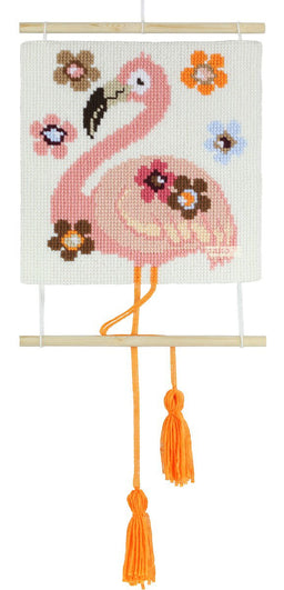005502  PAKO CROSS-STITCH WALL HANGER 40X40cm FLAMINGO
