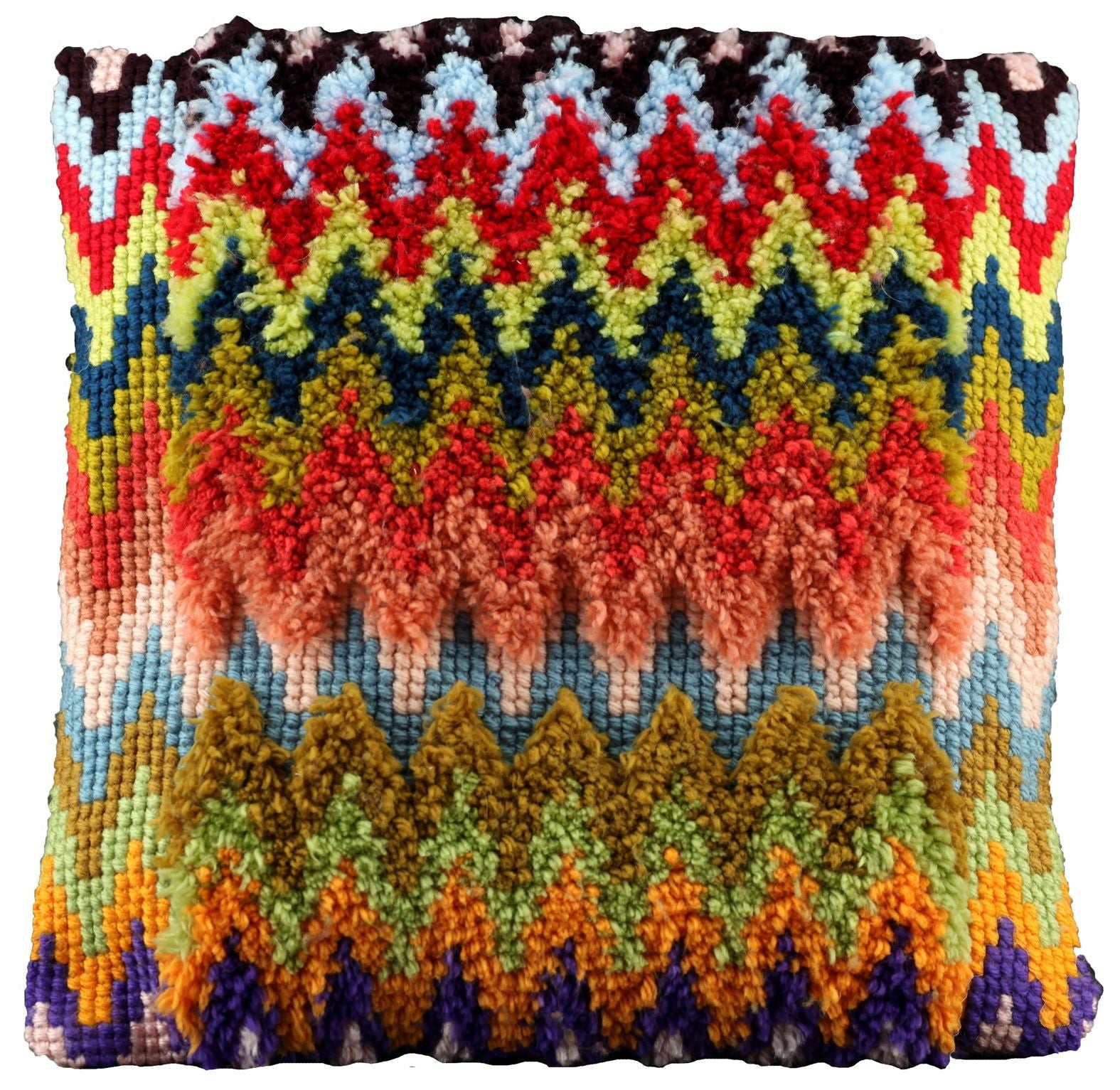012003 - PAKO 40X40cm LATCH HOOK CUSHION FRONT KIT MULTI ZIG ZAG