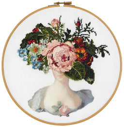 280010 - PAKO 25cm MANON BALLETTI WITH BOUQUET COUNTED