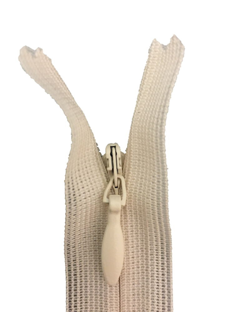 2CC-22-031 - YKK BEULON L/W CONCEAL ZIP 22 inch 56 cm 031 CREAM