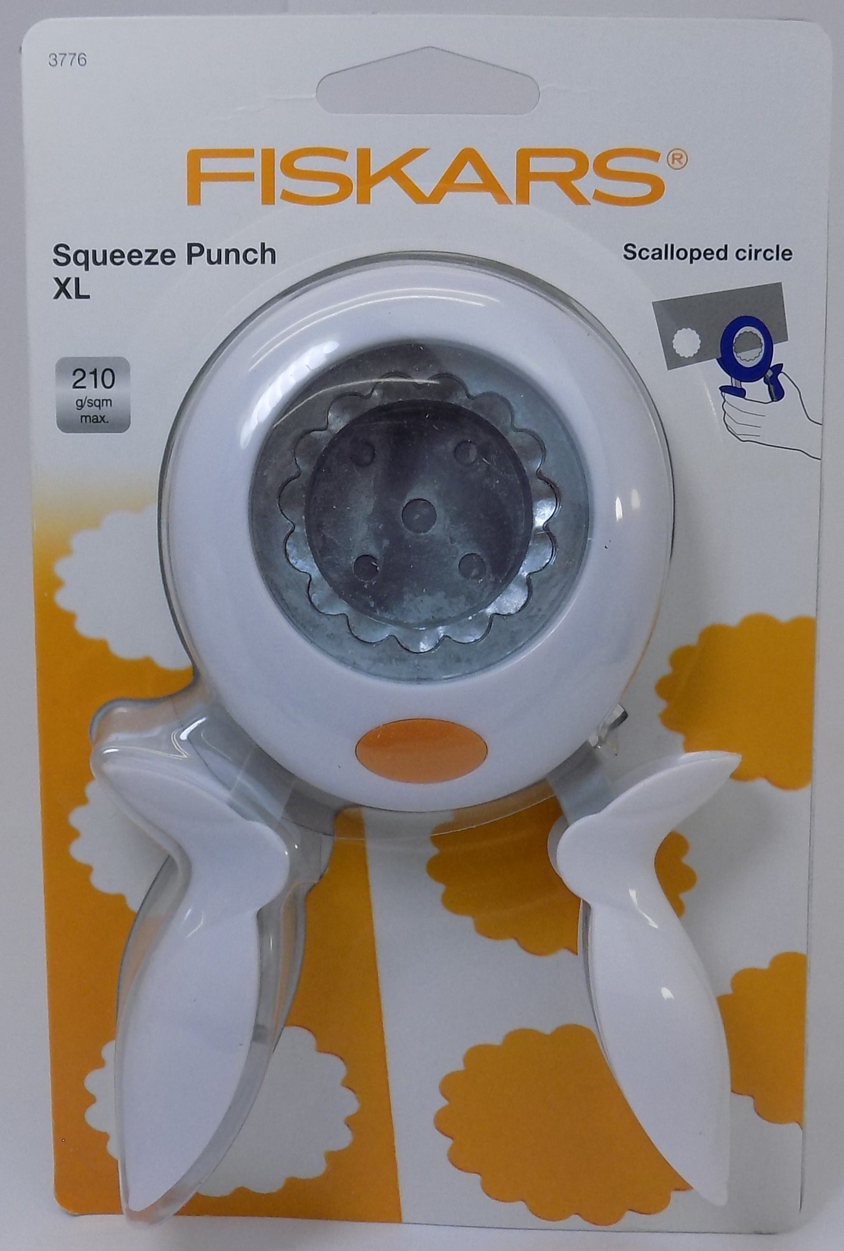 3776  **SCALLOPED CIRCLE SQUEEZE PUNCH XL