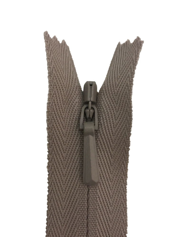 3CC-16-032 - YKK CONCEALED ZIP 16 inch 41 cm 032 VANILLA