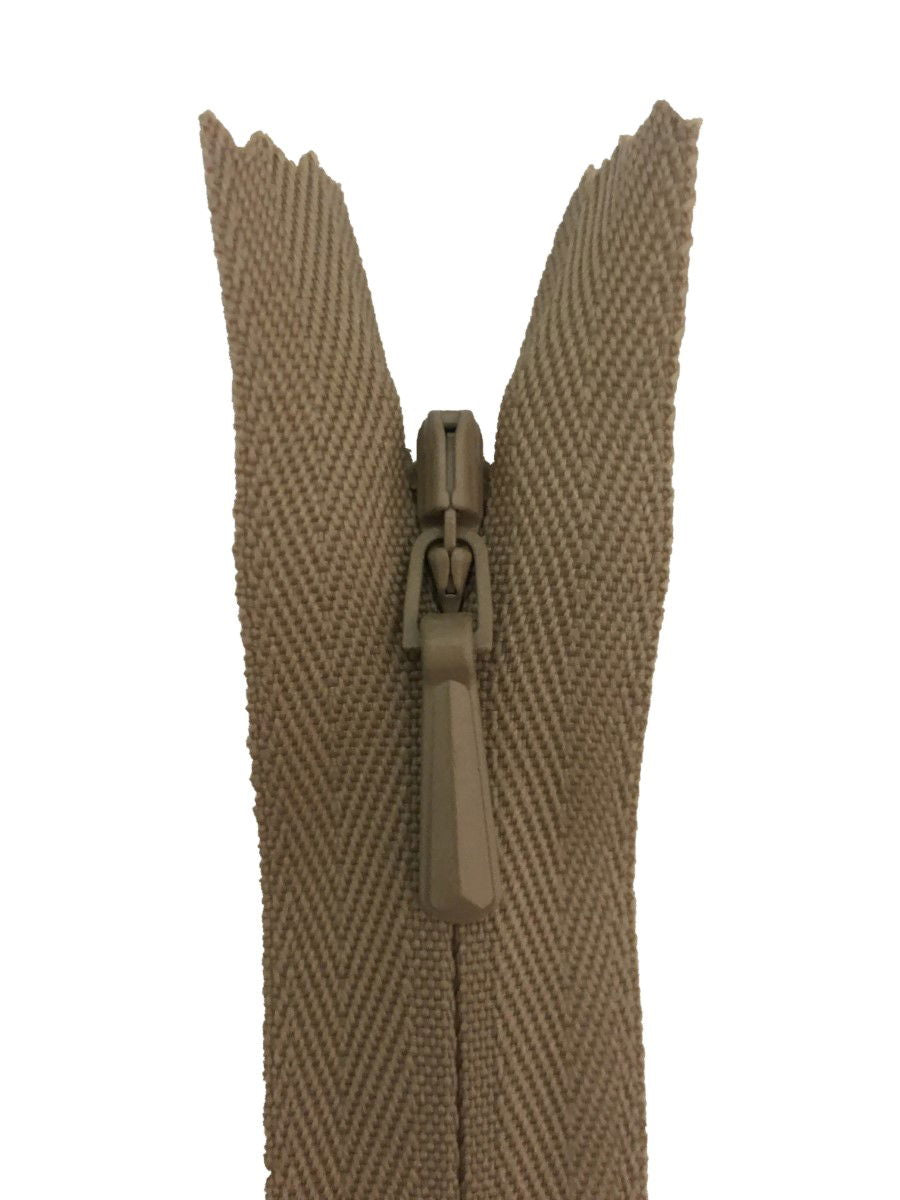3CC-8-573 - YKK CONCEALED ZIP 8 inch  20 cm 573 DK BEIGE
