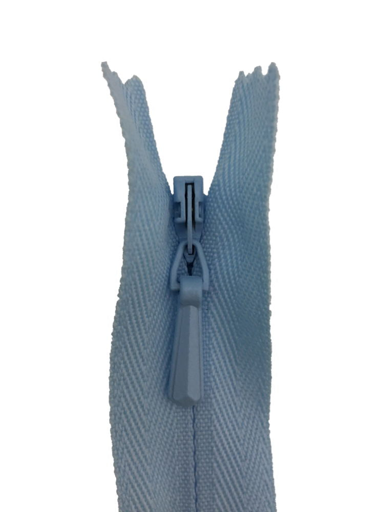 3CC-9-026 - YKK CONCEALED ZIP 9 inch  23 cm 026 LT BLUE