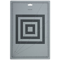 8370 - 1003894 FISKARS CRAFT MAT 30X45cm **A3**