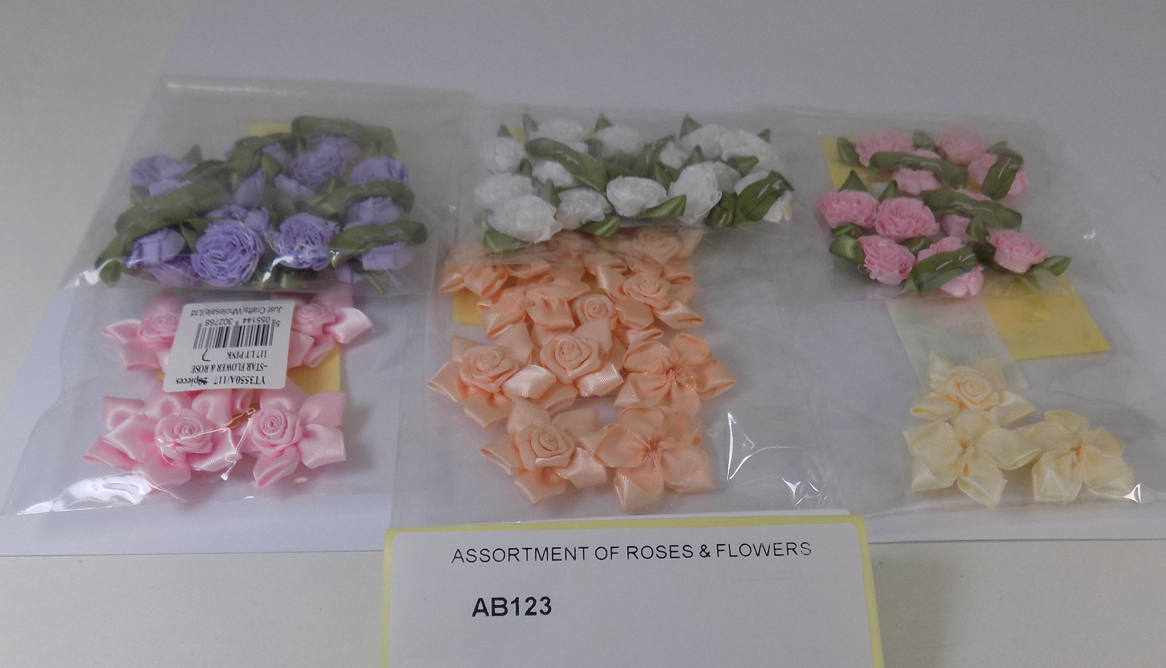 AB123  ASSORTMENT OF ROSES & FLOWERS