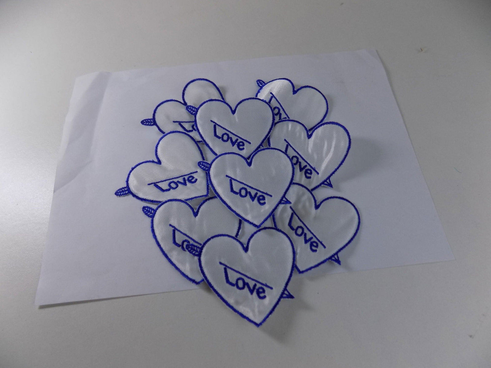 AB50  LOVE HEART MOTIFS BLUE 150 PIECES