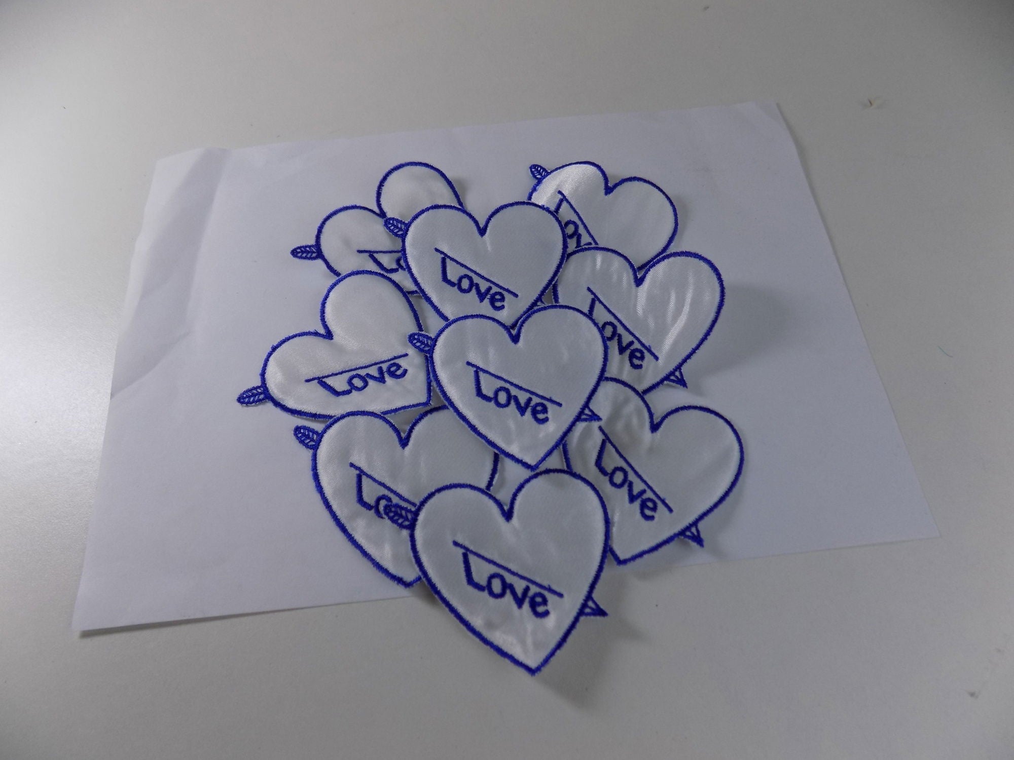 AB50  LOVE HEART MOTIFS BLUE 150 PIECES