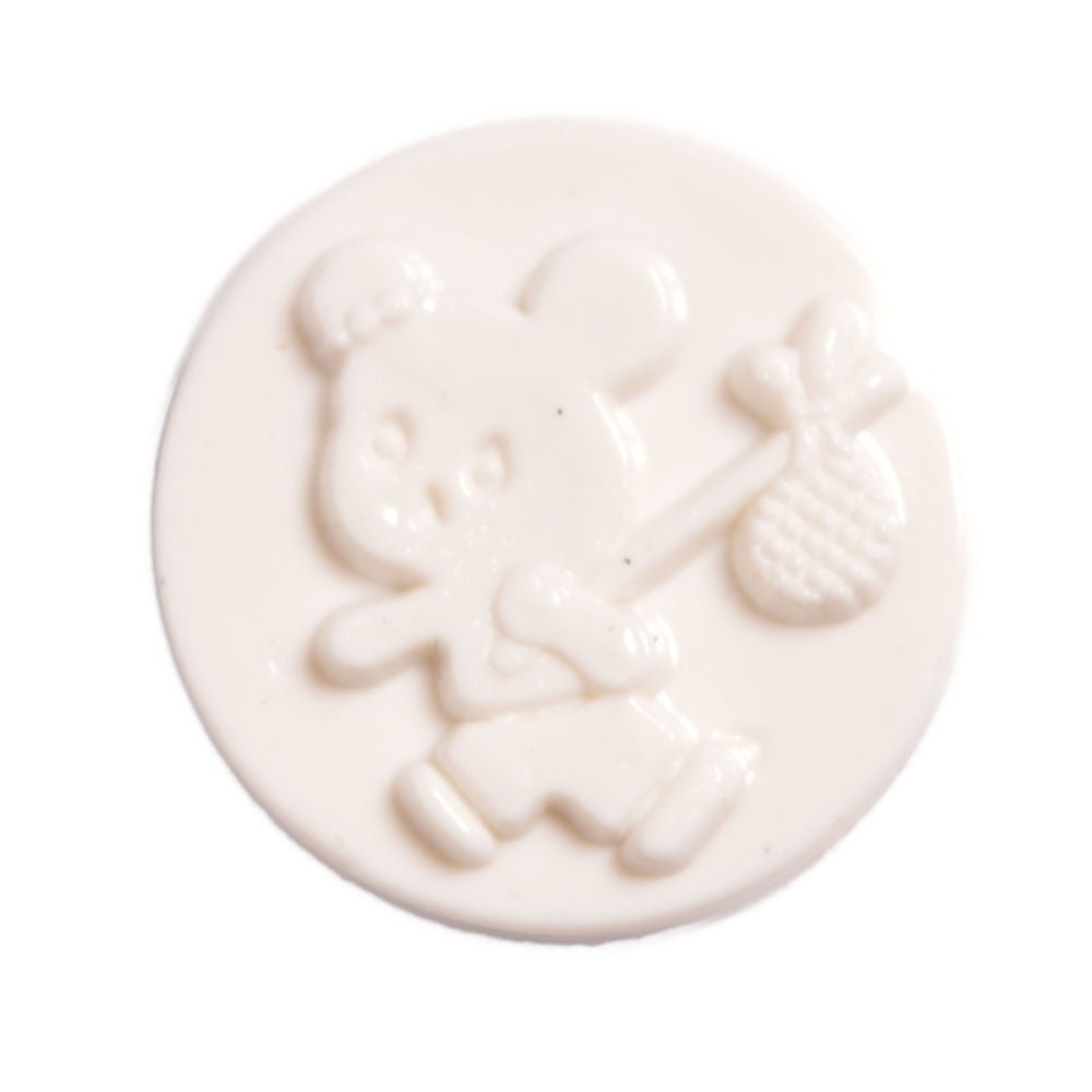 CN29-1 - BUTTONS- PANDA & BAG COL 1 OFF WHITE 22L