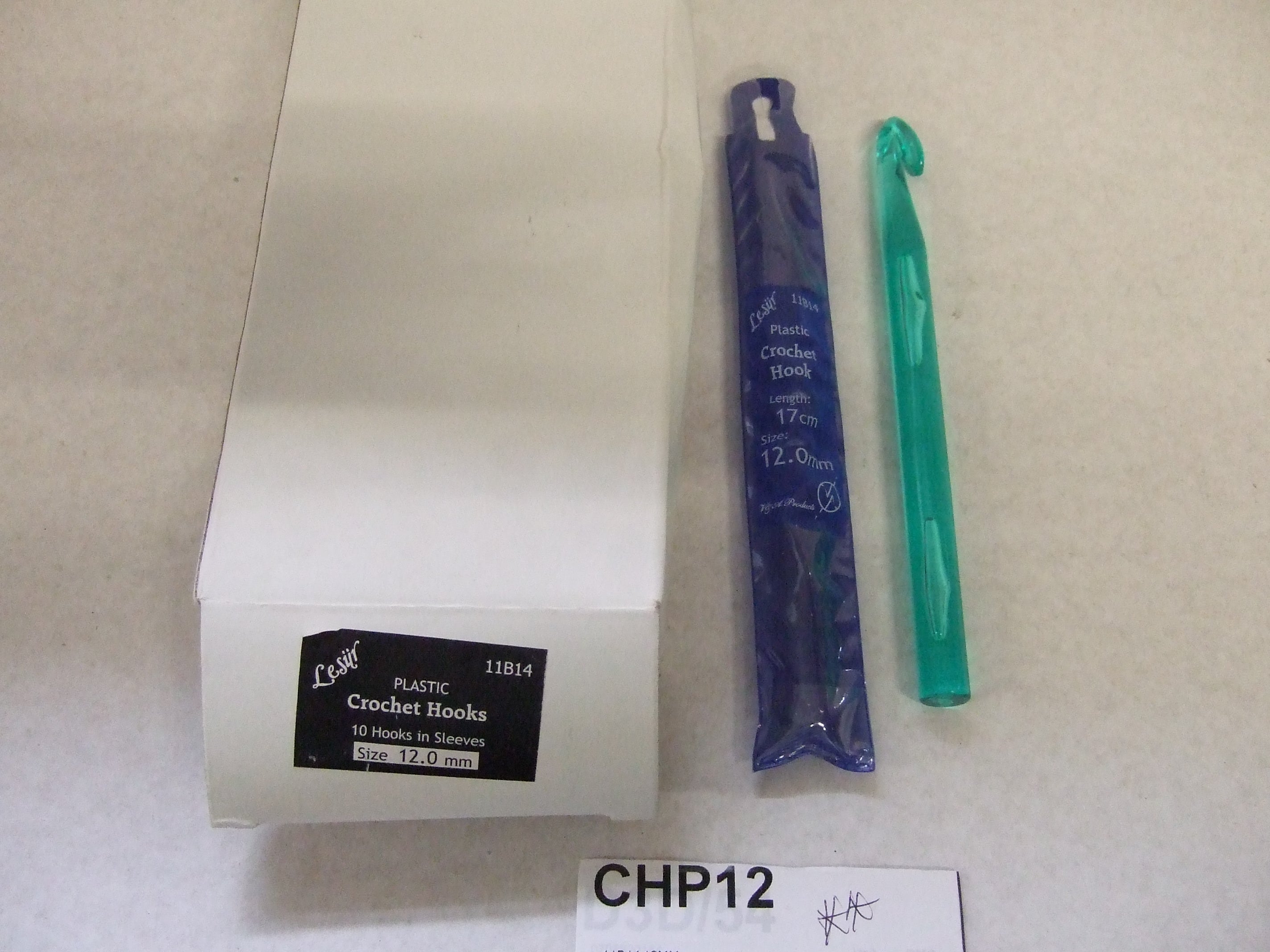 CHP12  **PLASTIC CROCHET HOOKS 15CM X 12MM