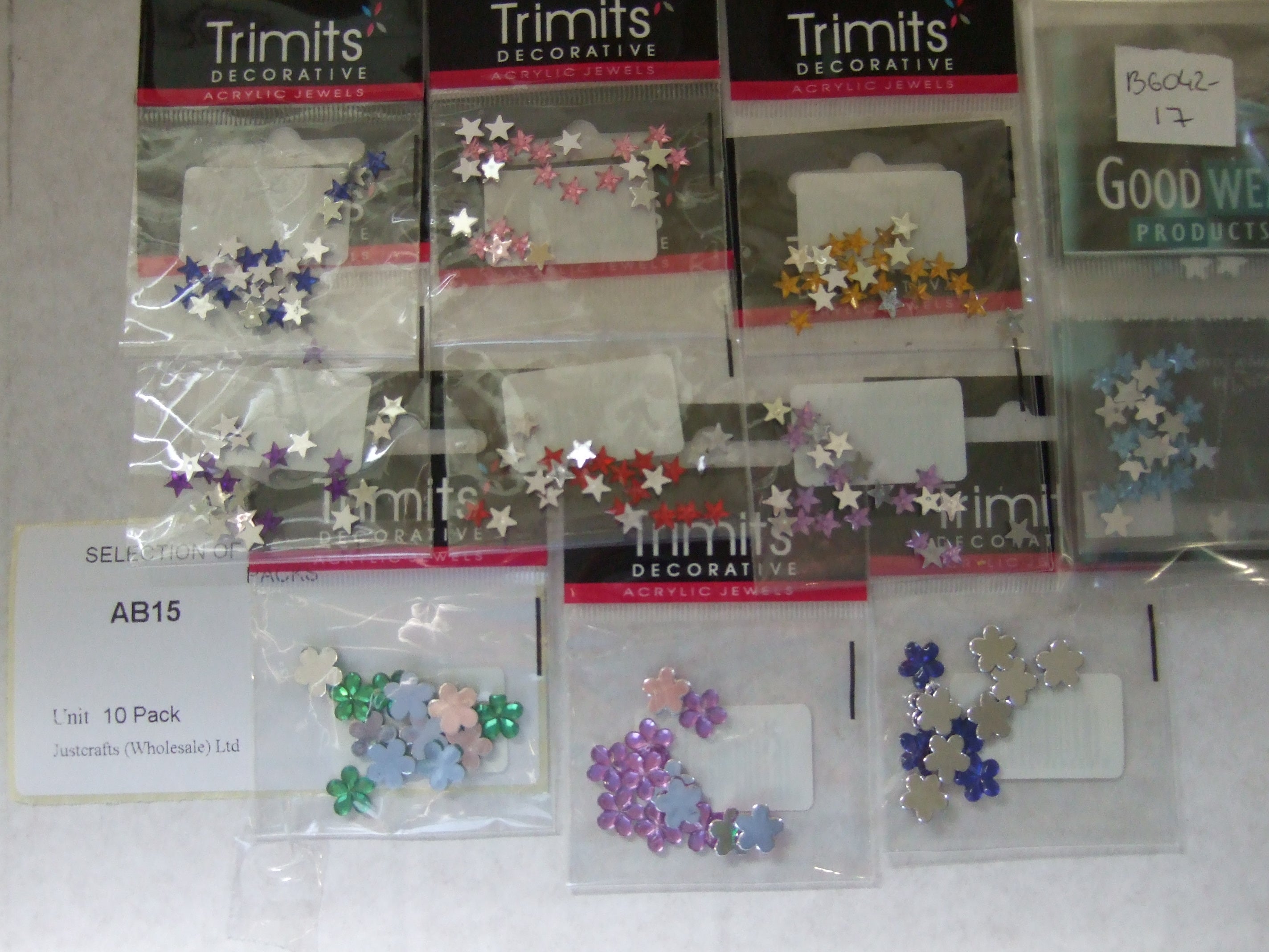 AB15  SELECTION OF ACRYLIC STONES X 10 PACKS