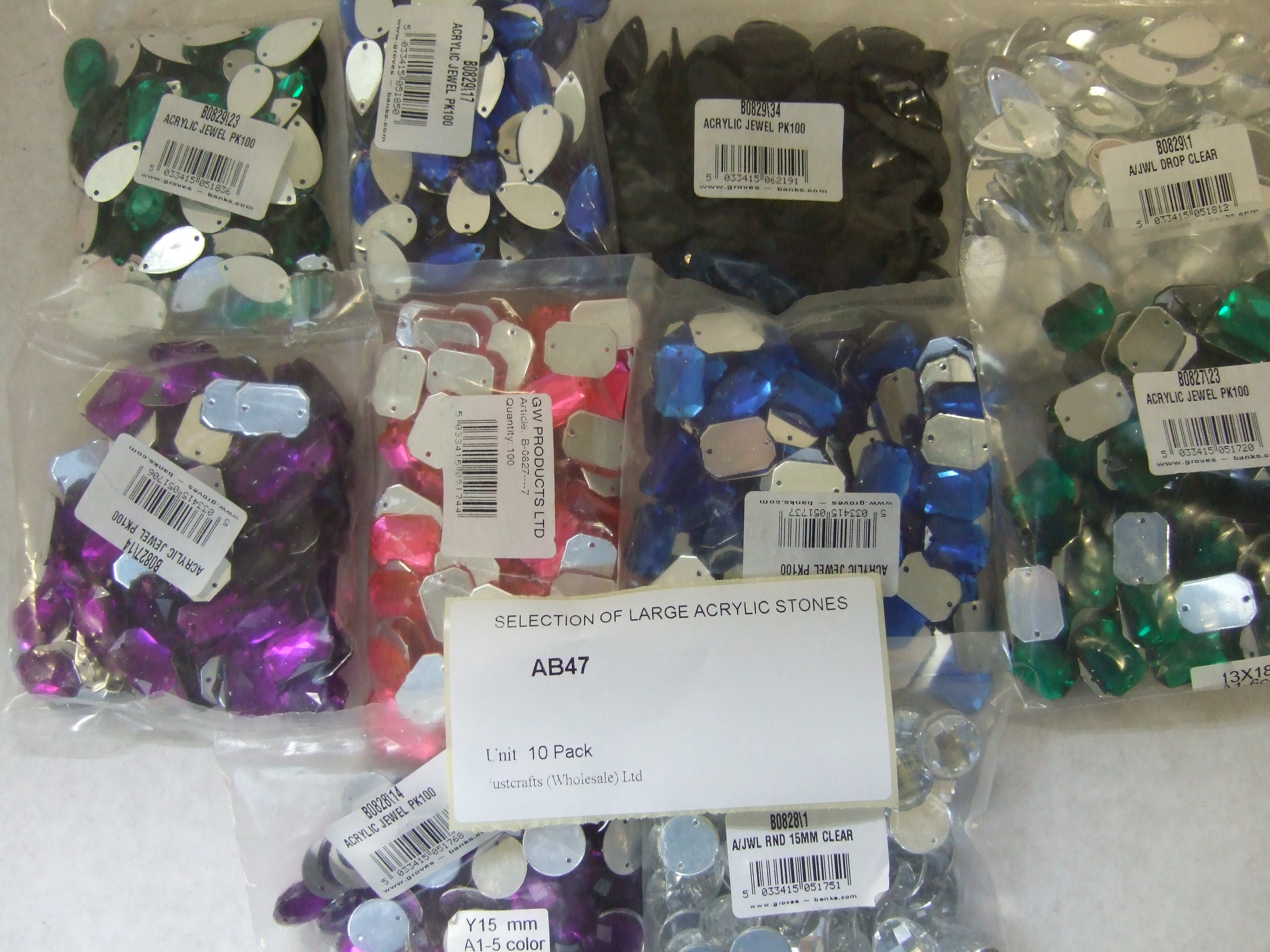 AB47  SELECTION OF LARGE ACRYLIC STONES X 10 PACKS