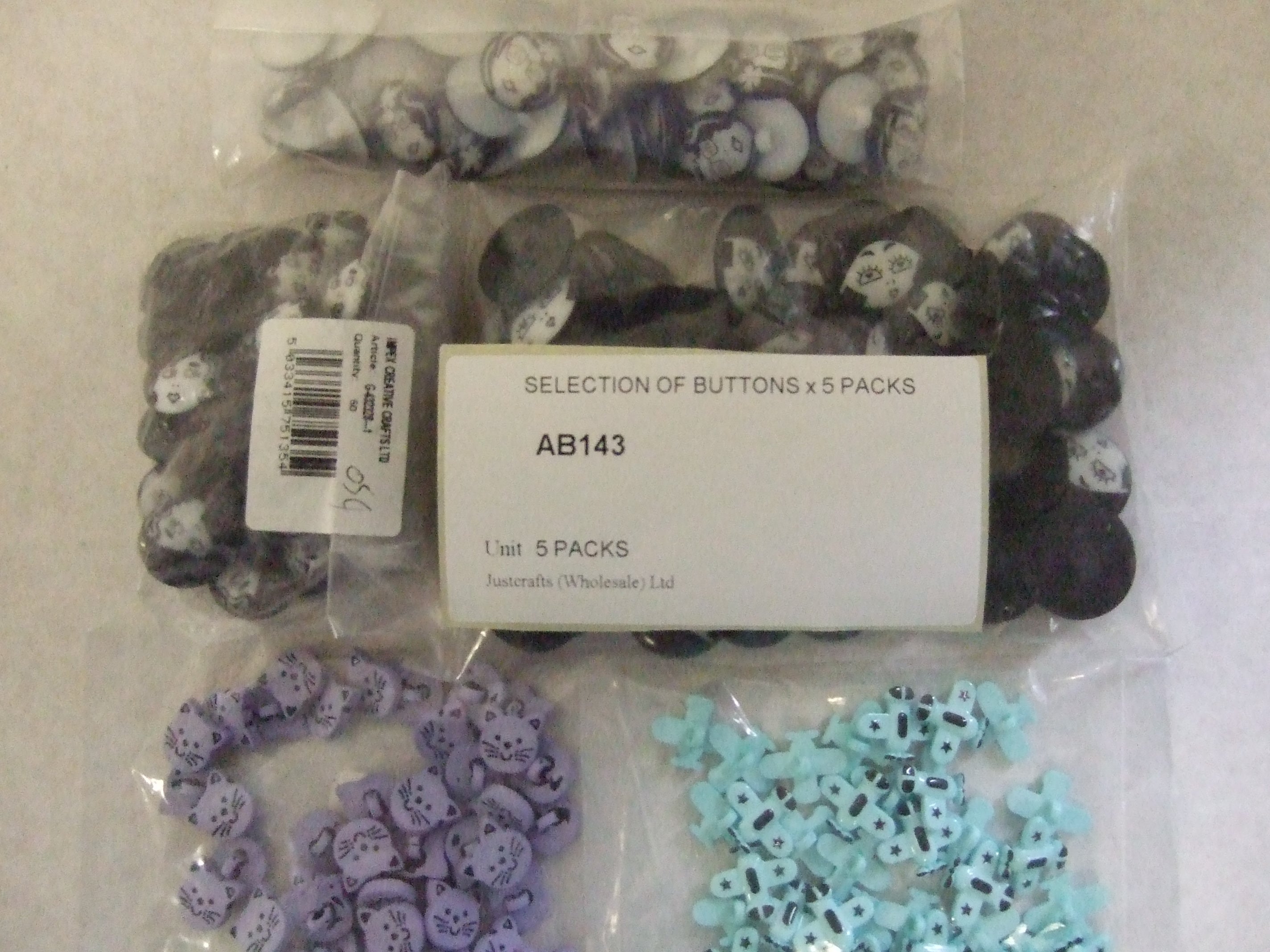 AB143  SELECTION OF BUTTONS x 5 PACKS