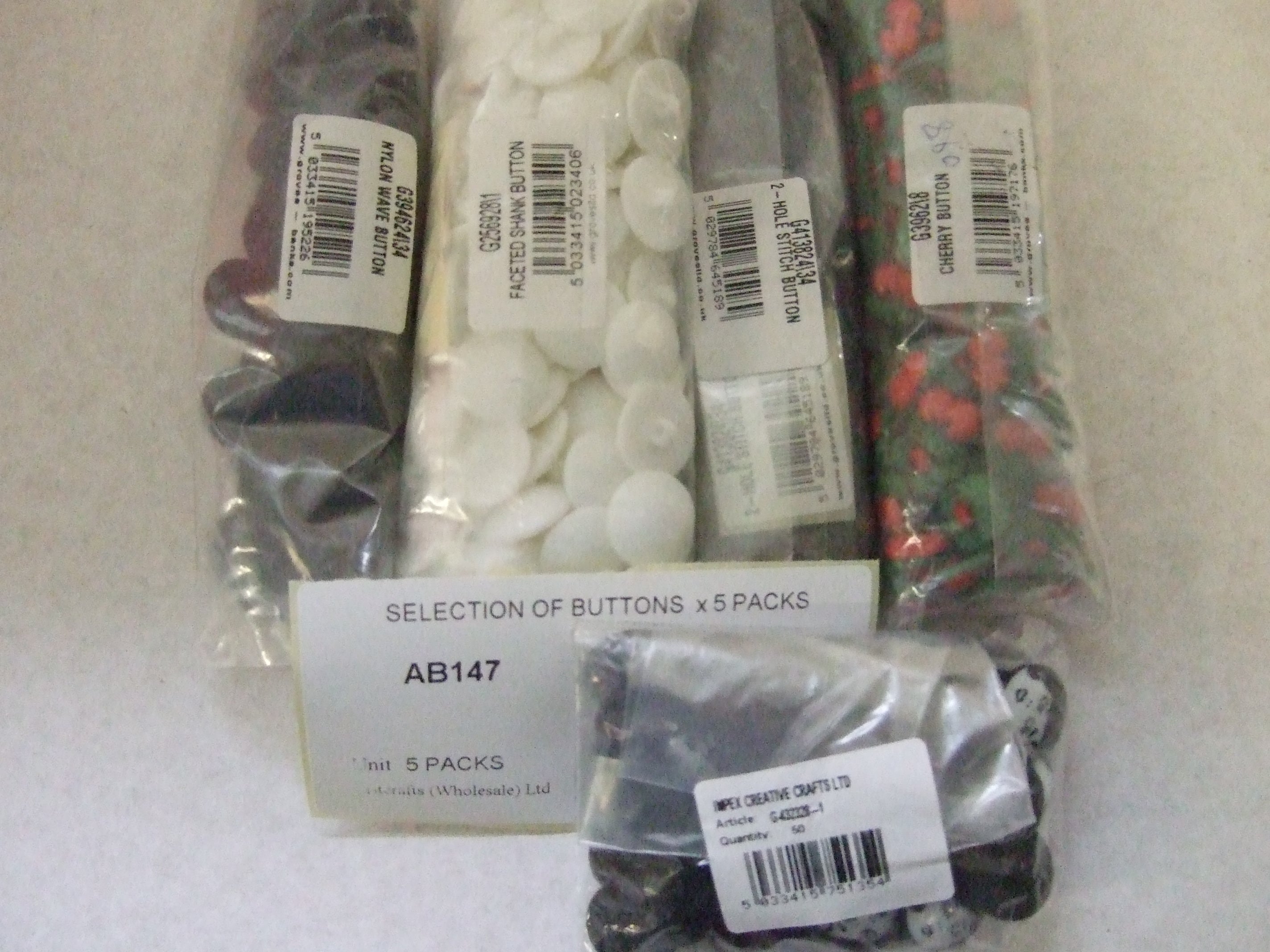 AB147  SELECTION OF BUTTONS x 5 PACKS