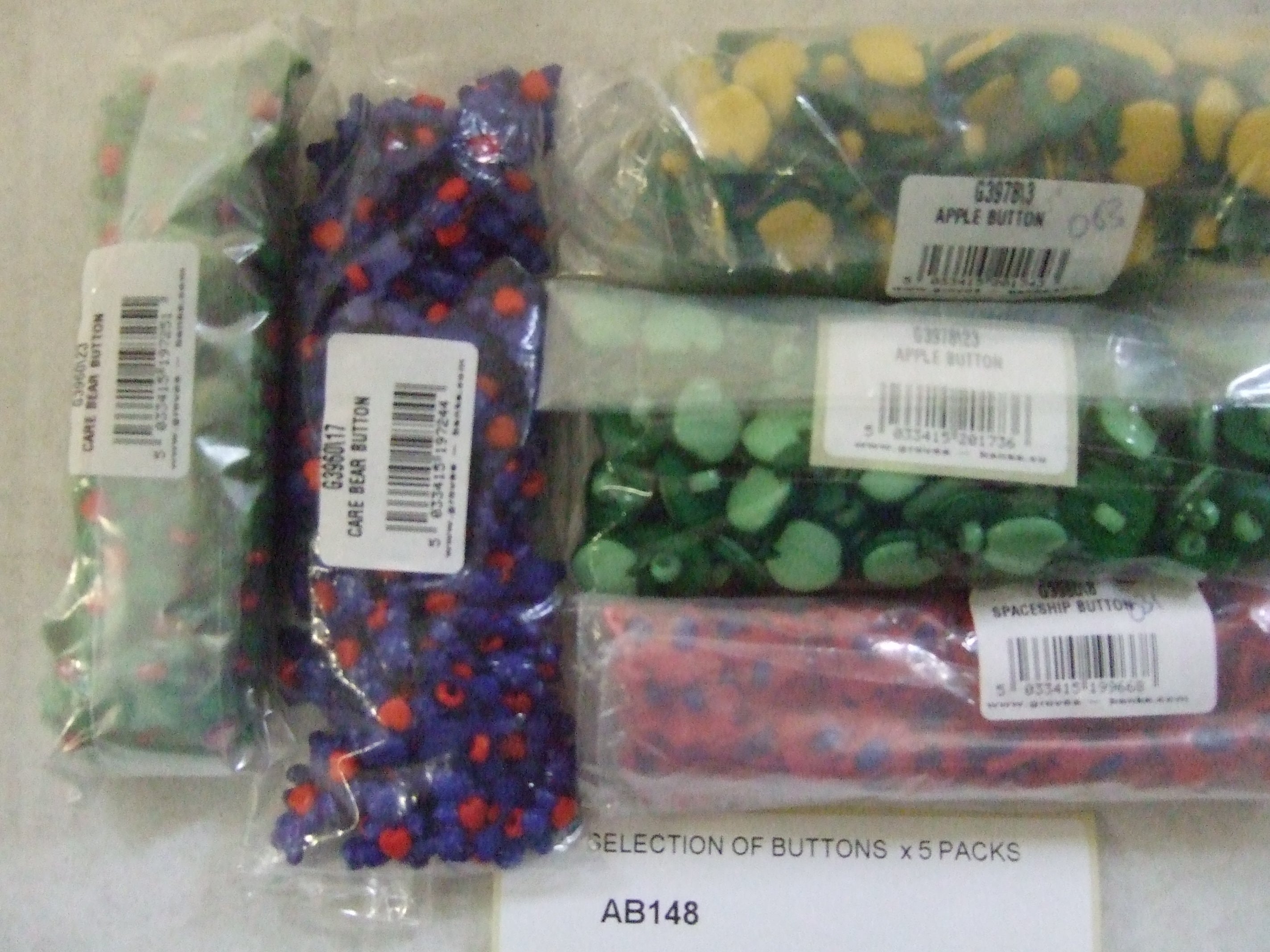 AB148  SELECTION OF BUTTONS x 5 PACKS