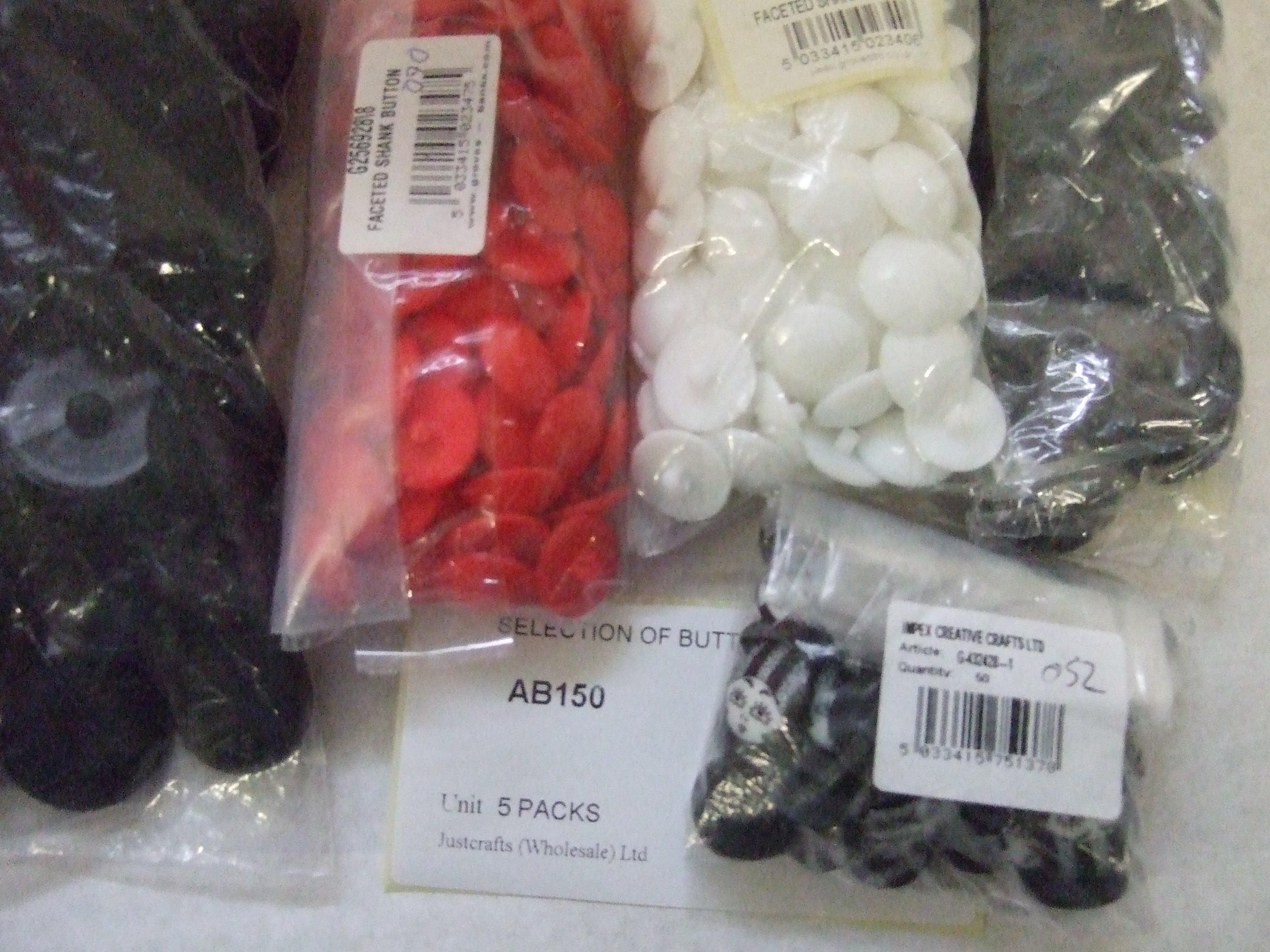 AB150  SELECTION OF BUTTONS x 5 PACKS