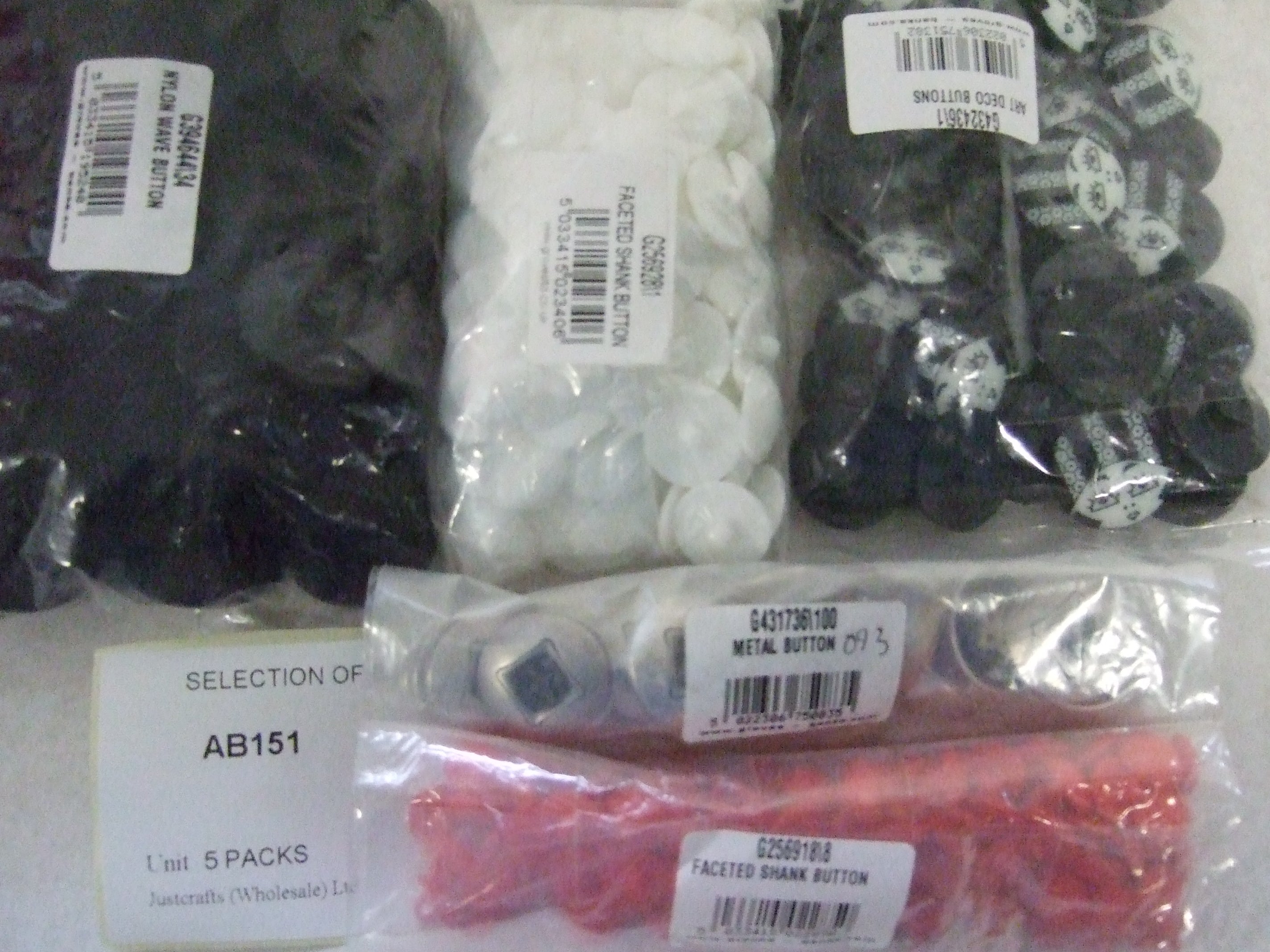 AB151  SELECTION OF BUTTONS x 5 PACKS