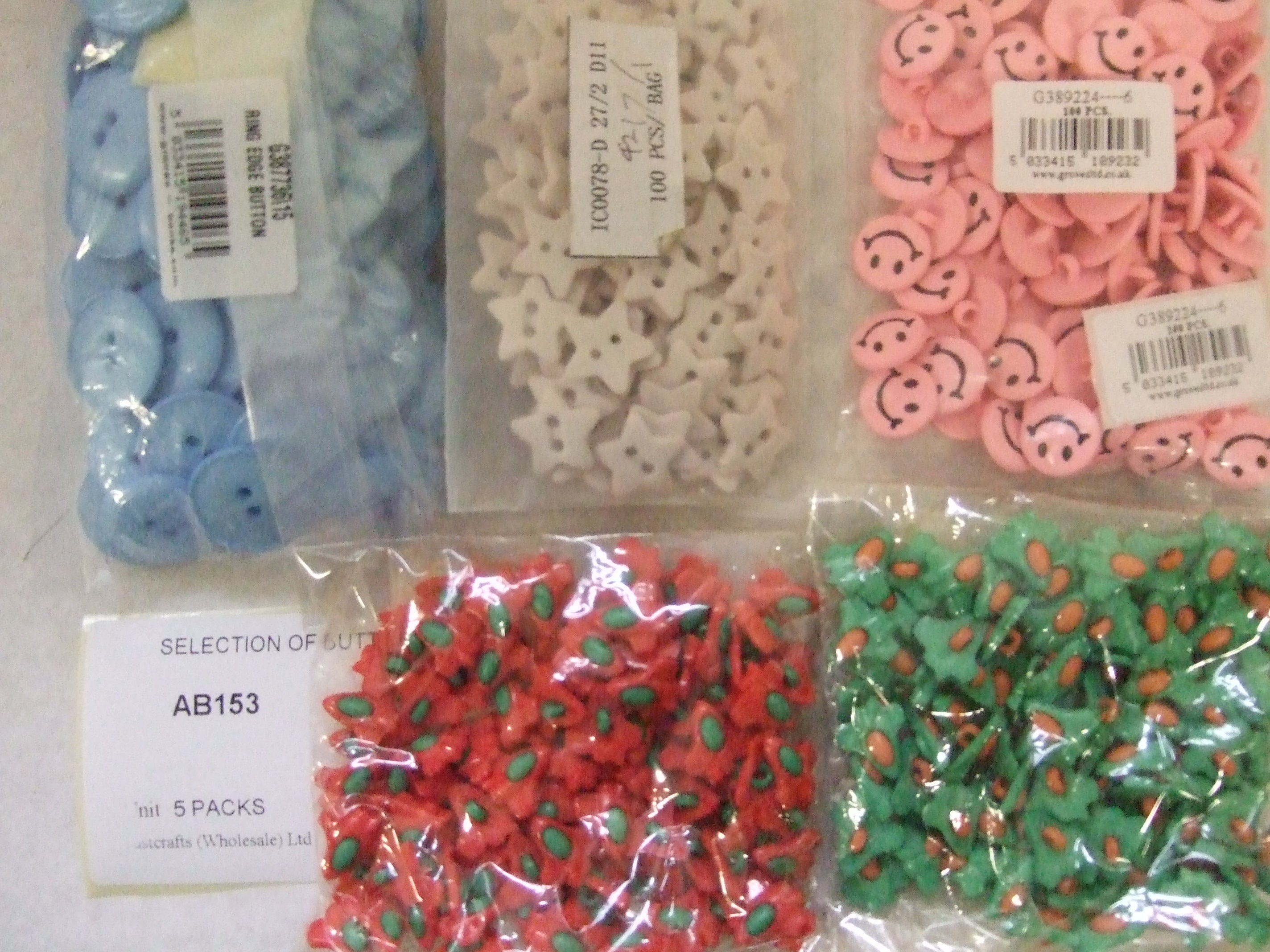 AB153  SELECTION OF BUTTONS x 5 PACKS
