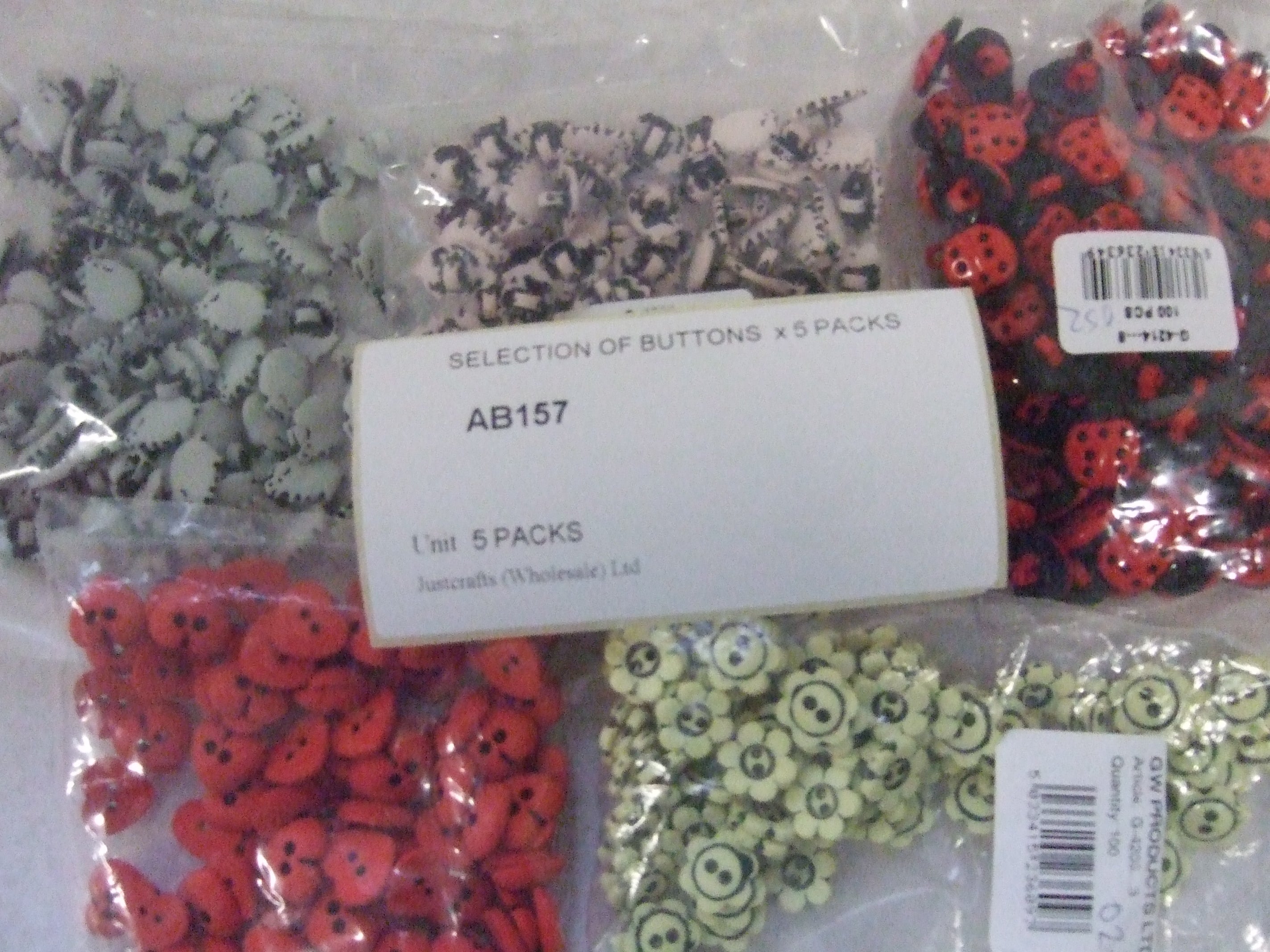 AB157  SELECTION OF BUTTONS x 5 PACKS
