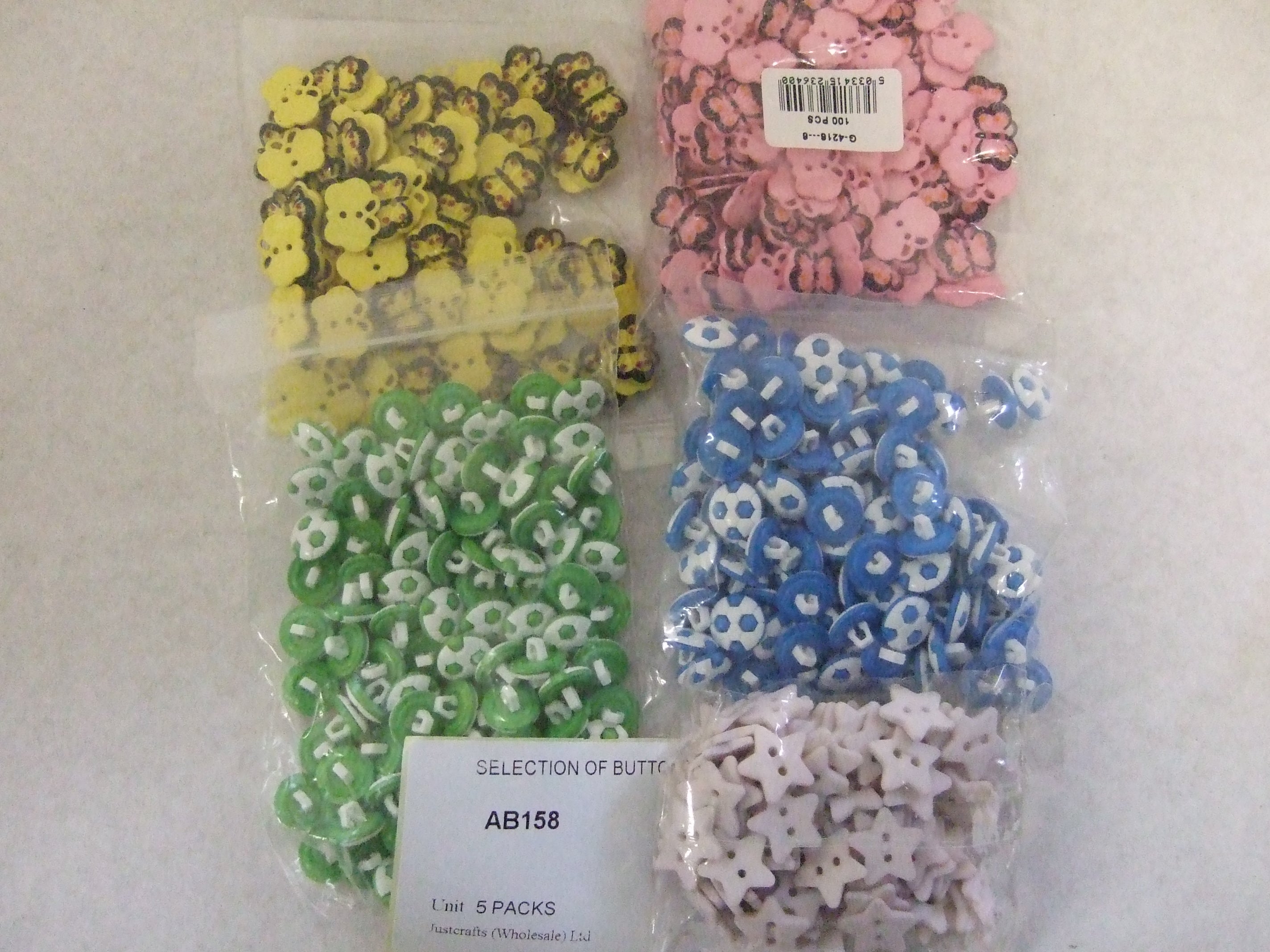 AB158  SELECTION OF BUTTONS x 5 PACKS