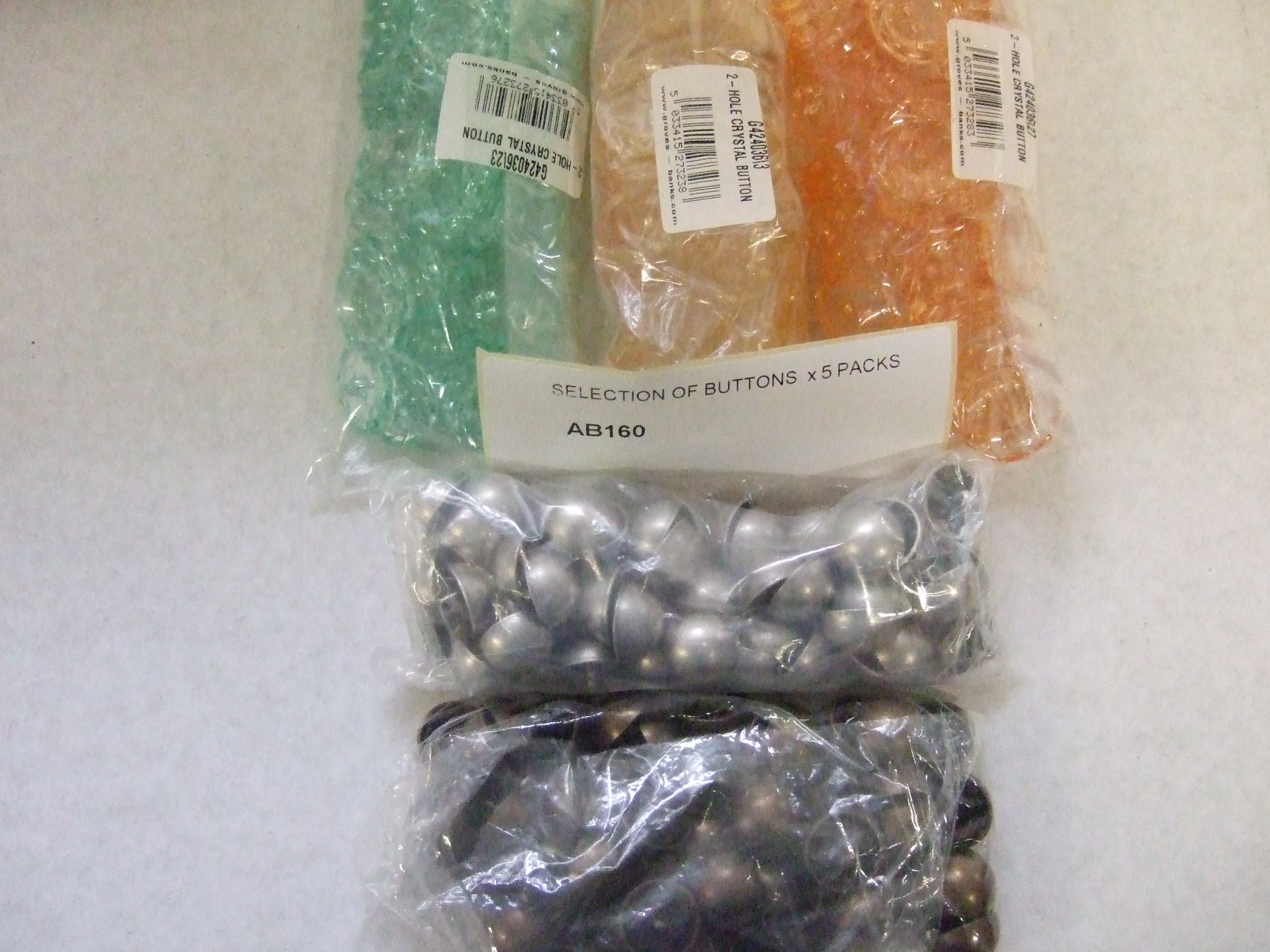 AB160  SELECTION OF BUTTONS x 5 PACKS