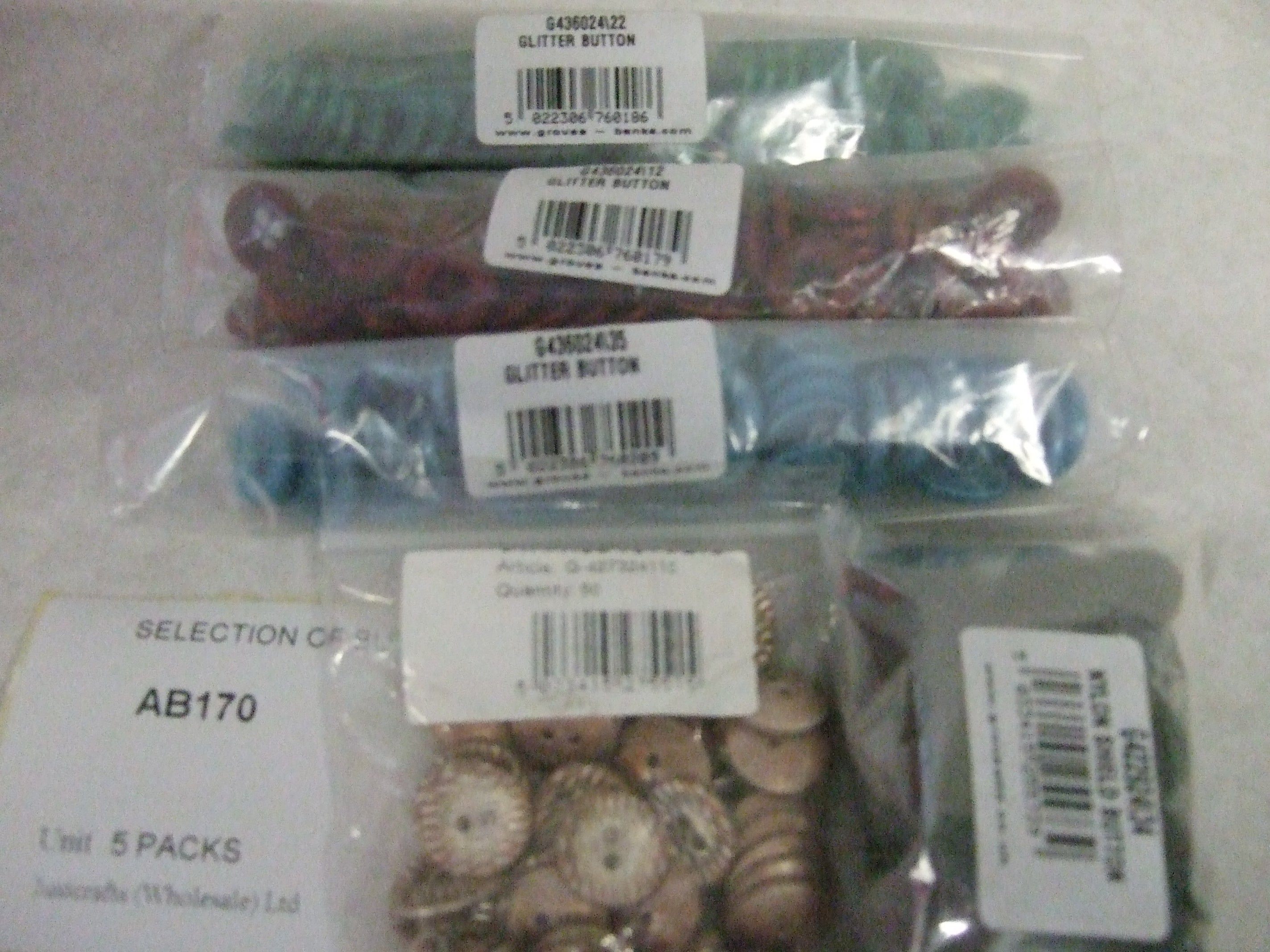 AB170 SELECTION OF BUTTONS x 5 PACKS