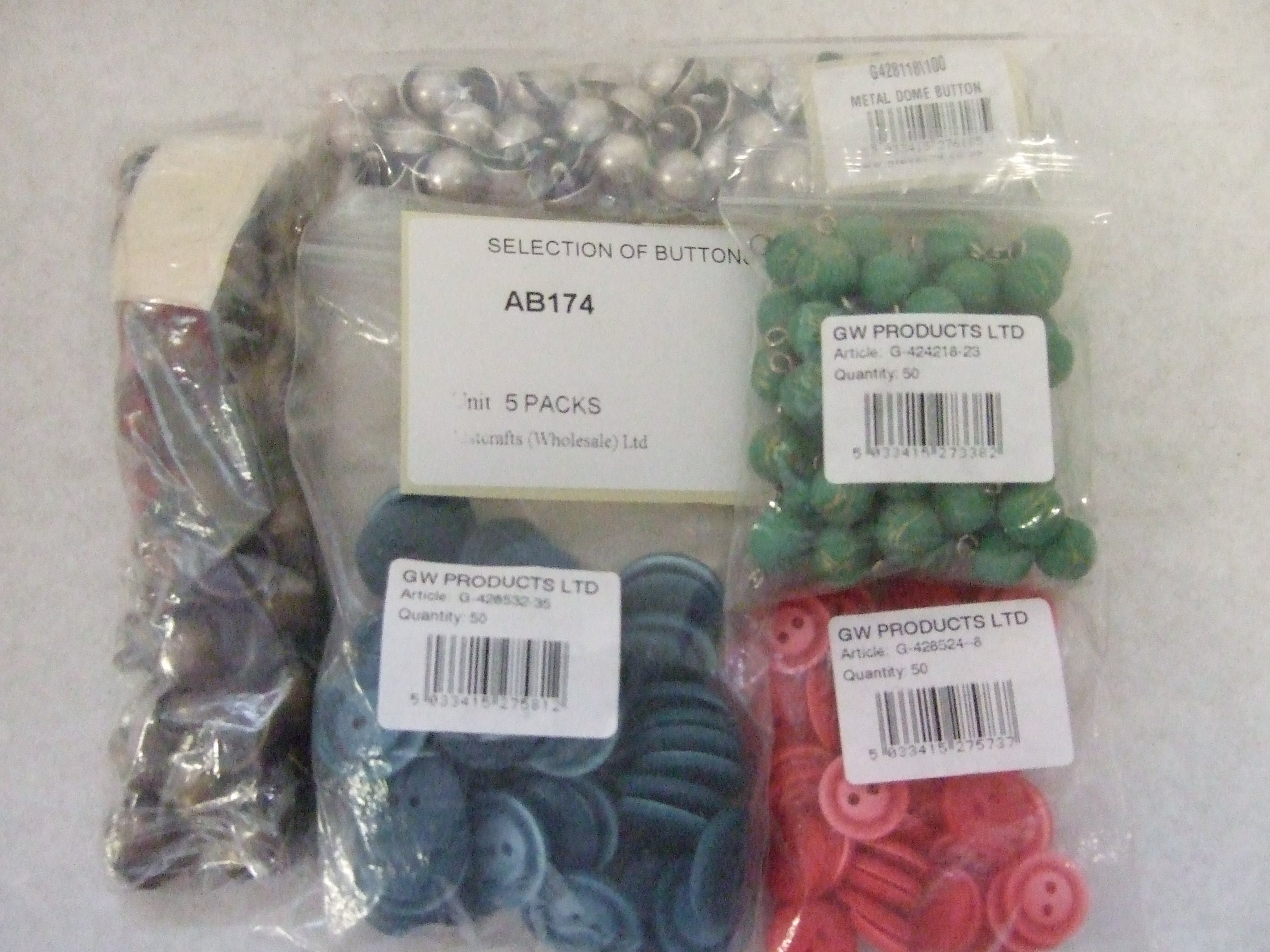 AB174 SELECTION OF BUTTONS x 5 PACKS