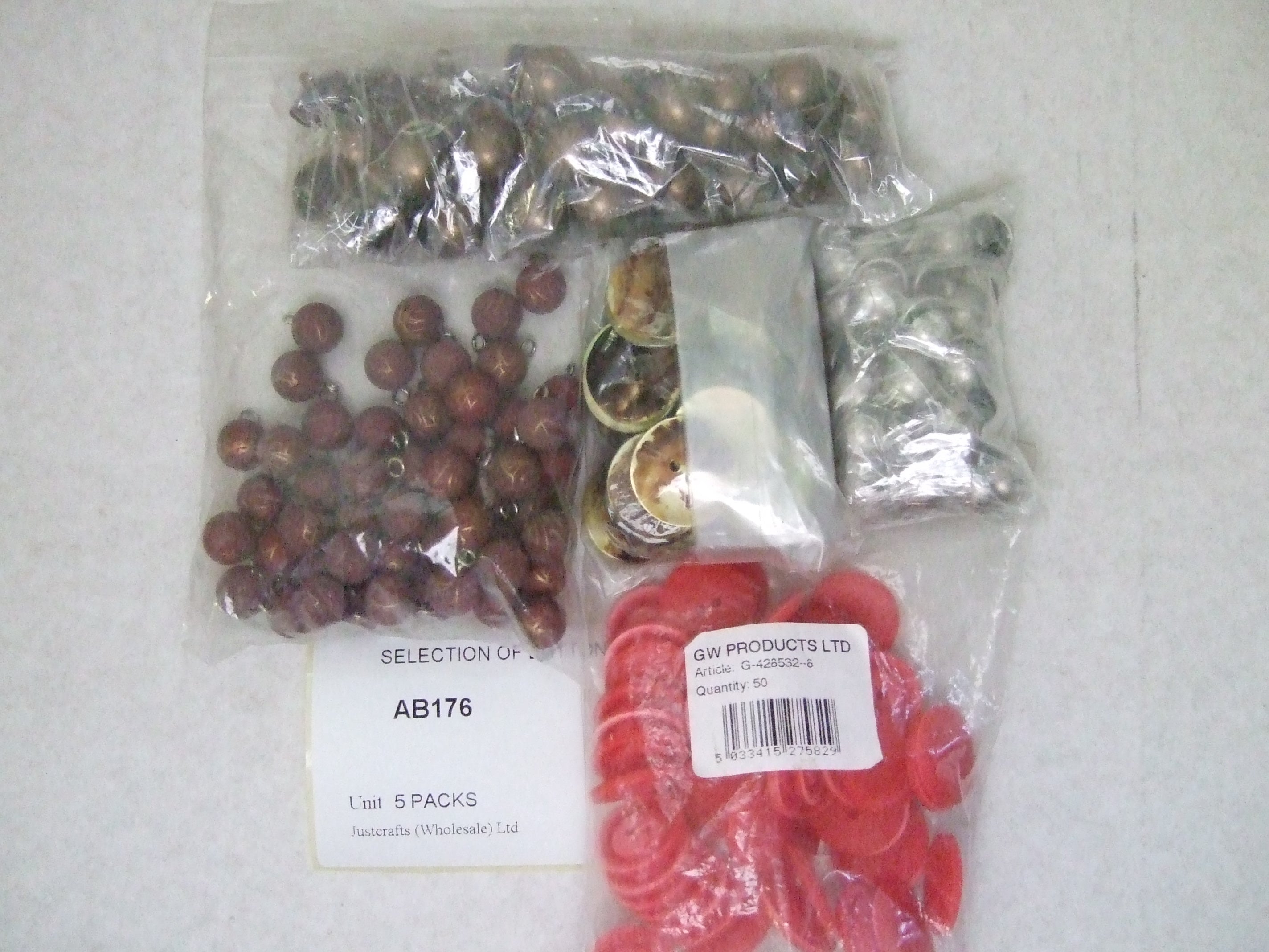 AB176  SELECTION OF BUTTONS x 5 PACKS