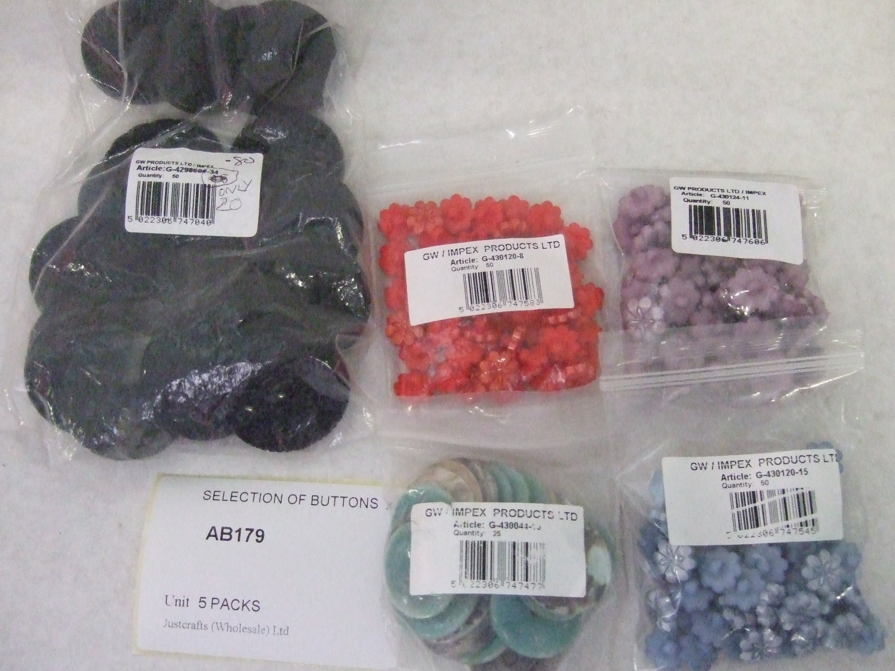 AB179  SELECTION OF BUTTONS x 5 PACKS