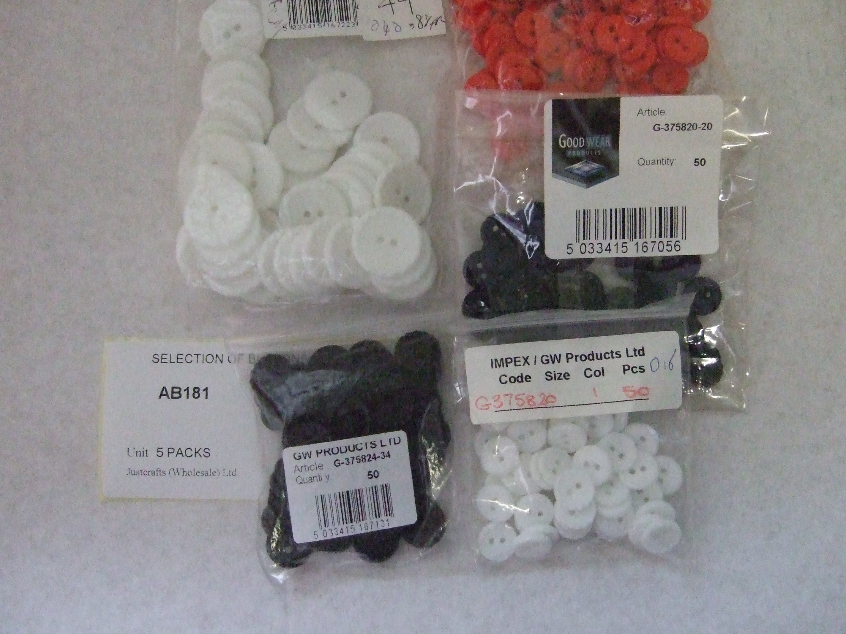 AB181  SELECTION OF BUTTONS x 5 PACKS