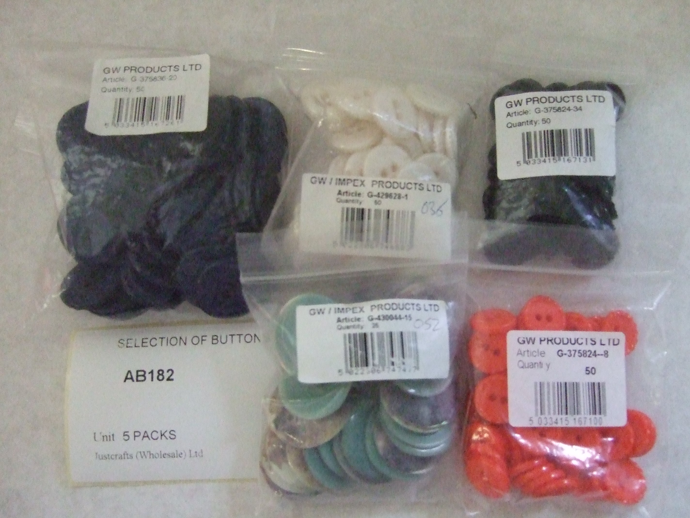 AB182 SELECTION OF BUTTONS x 5 PACKS