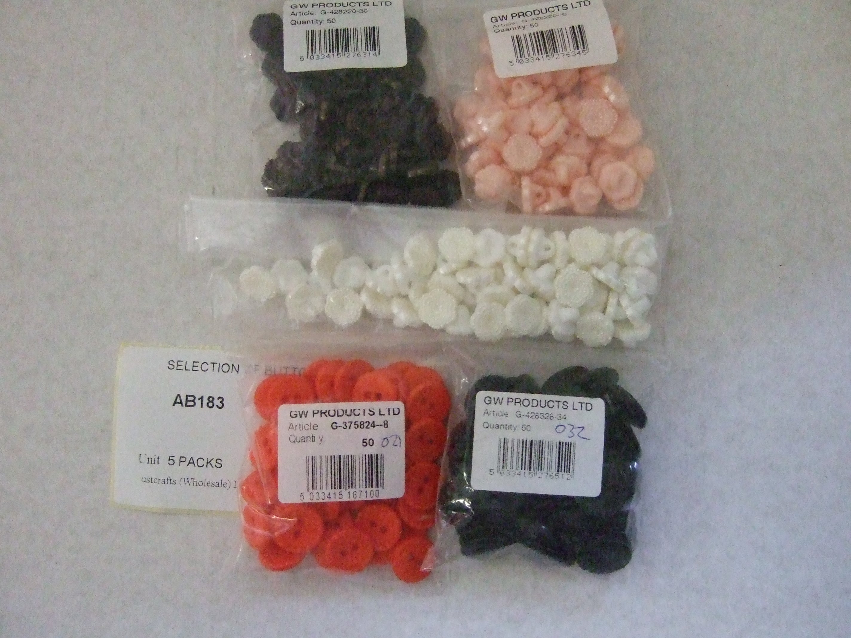 AB183 SELECTION OF BUTTONS x 5 PACKS
