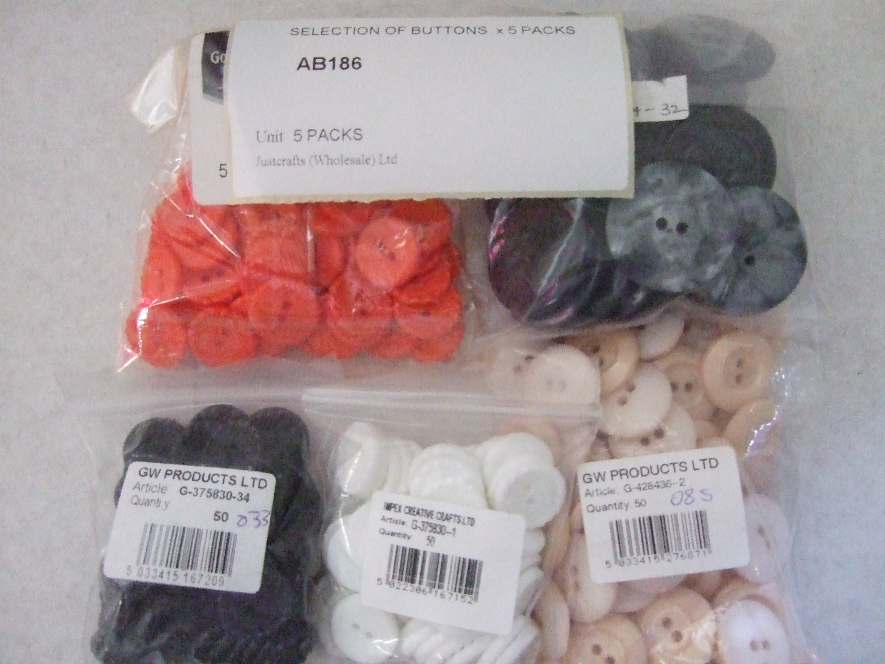 AB186  SELECTION OF BUTTONS x 5 PACKS