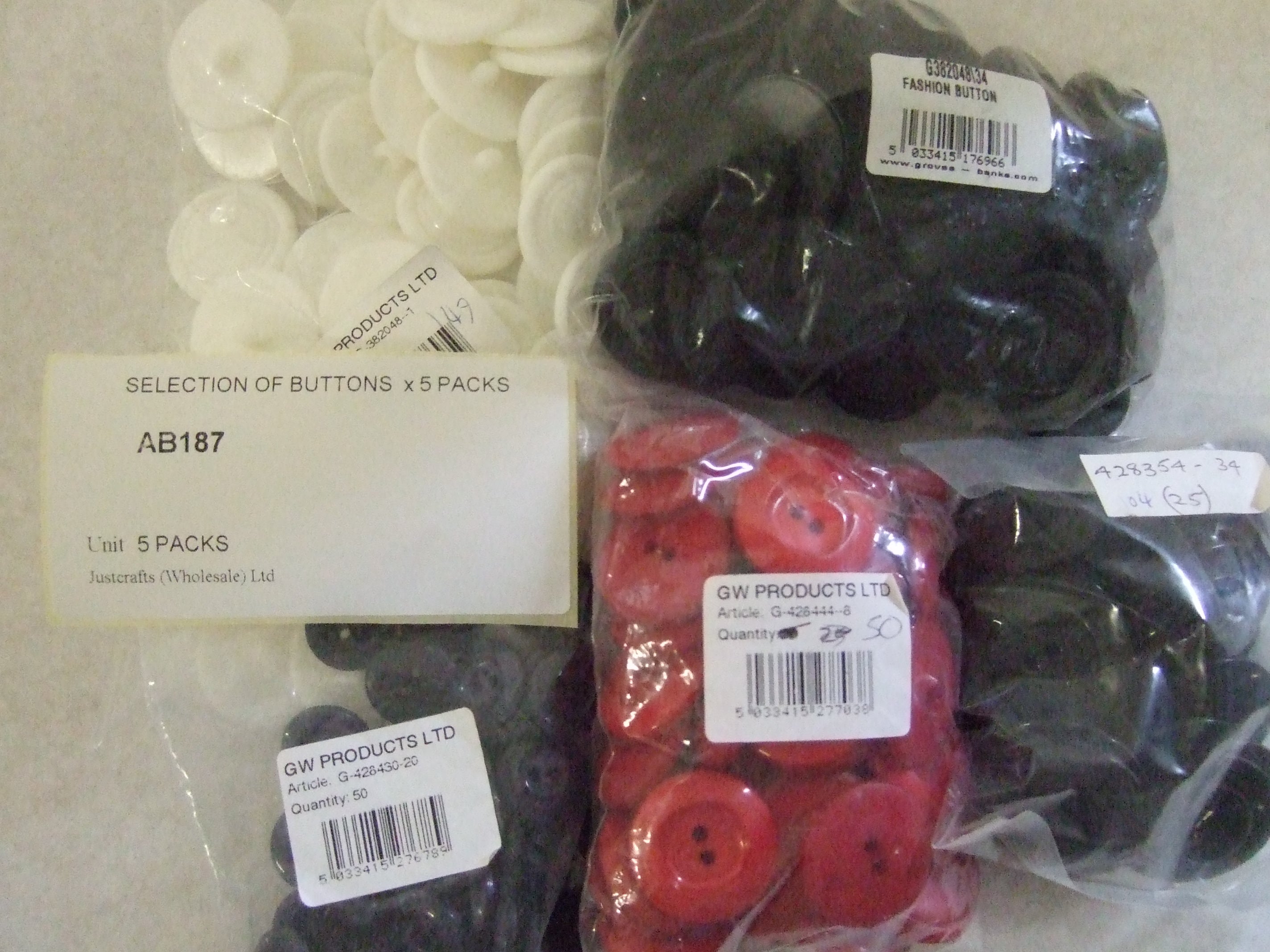 AB187  SELECTION OF BUTTONS x 5 PACKS