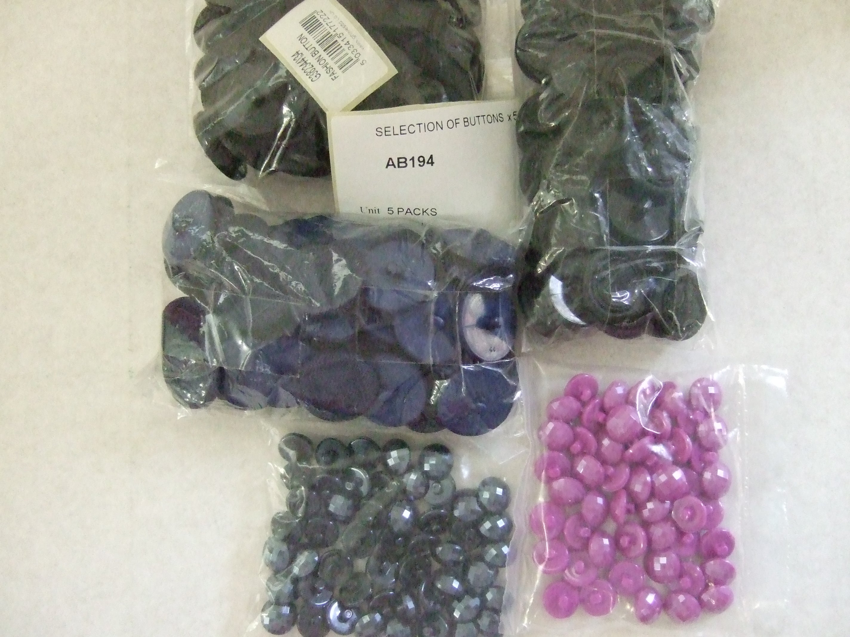 AB194  SELECTION OF BUTTONS x 5 PACKS