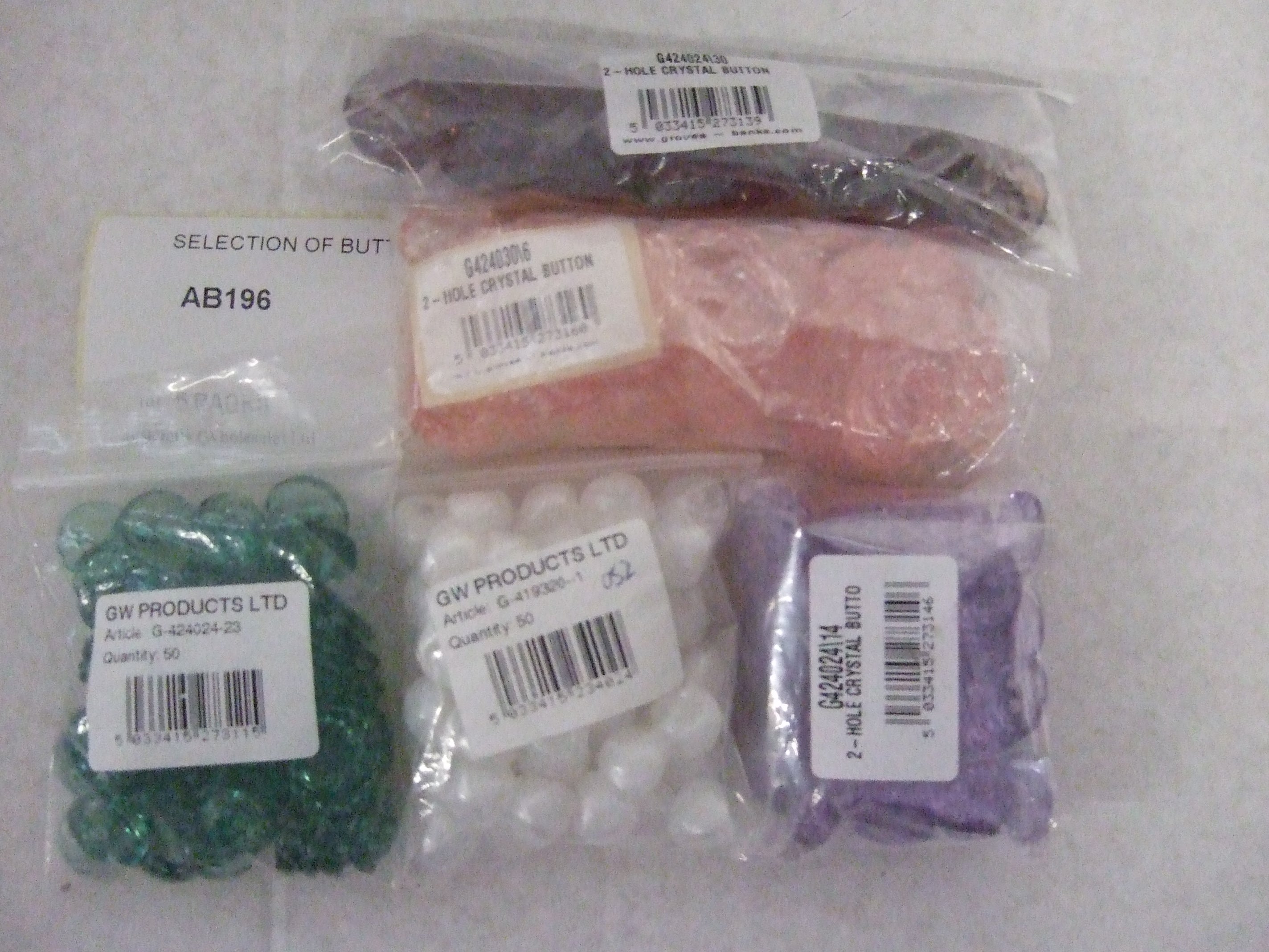 AB196  SELECTION OF BUTTONS x 5 PACKS