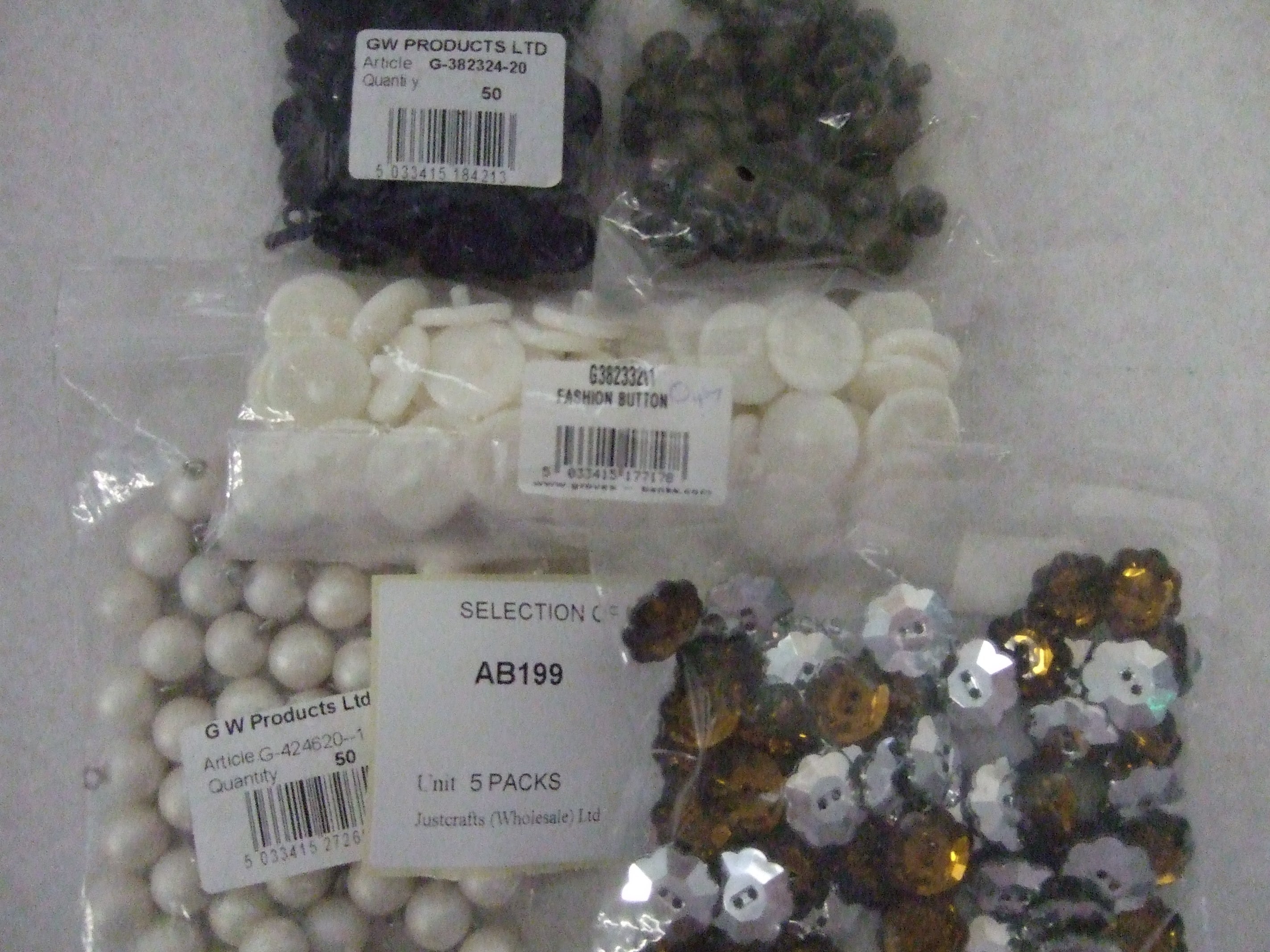 AB199  SELECTION OF BUTTONS x 5 PACKS