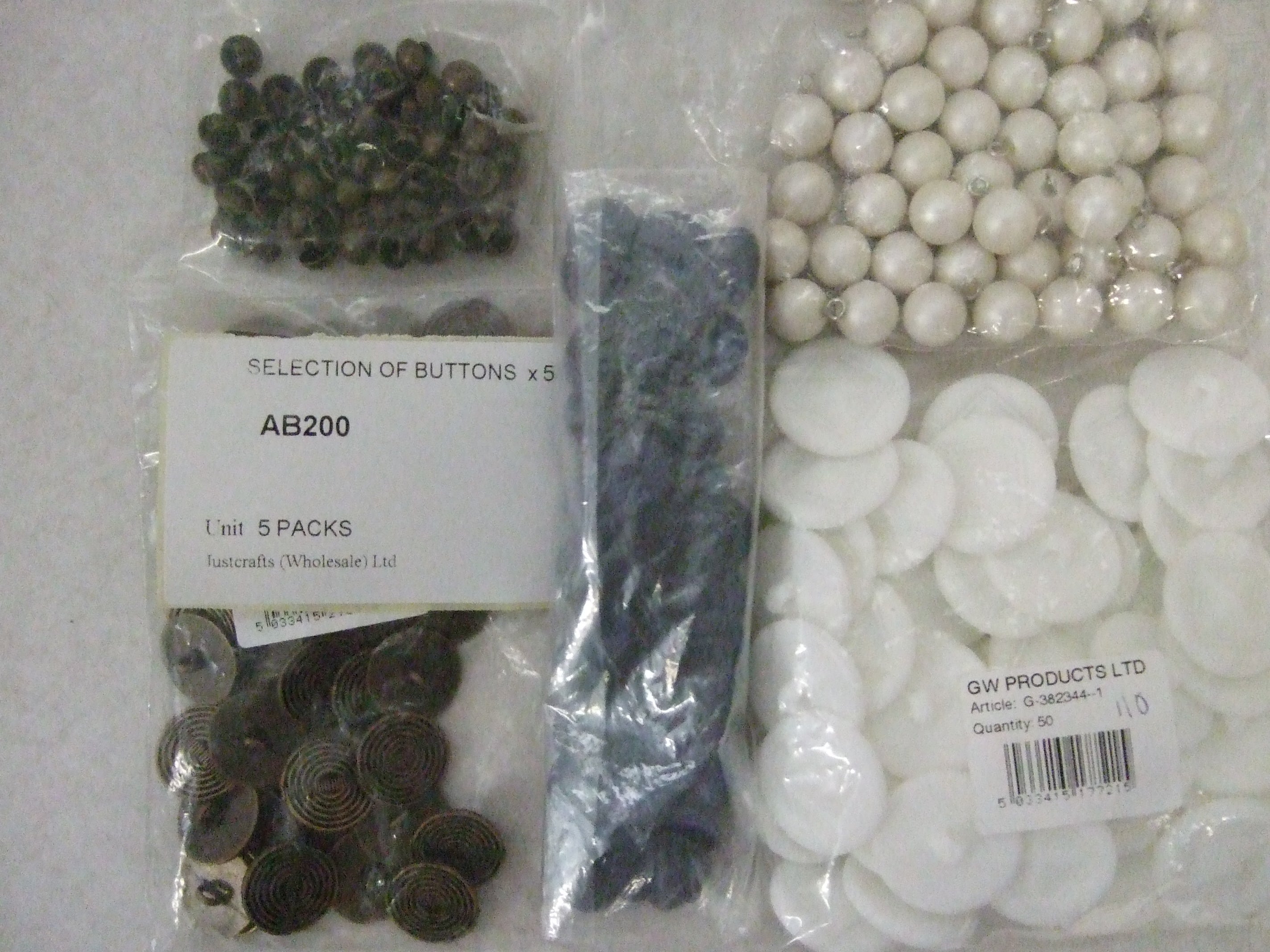 AB200  SELECTION OF BUTTONS x 5 PACKS
