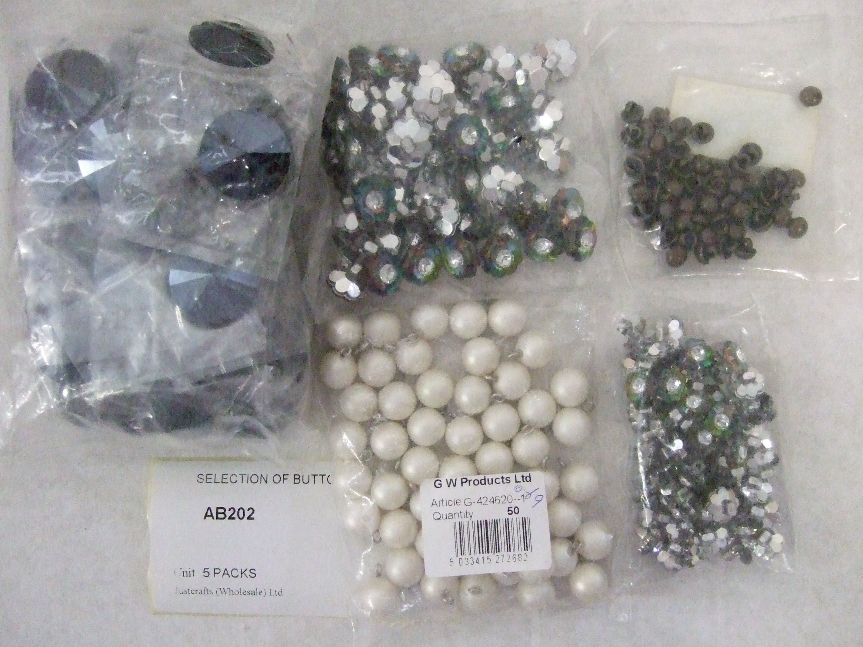 AB202 SELECTION OF BUTTONS x 5 PACKS