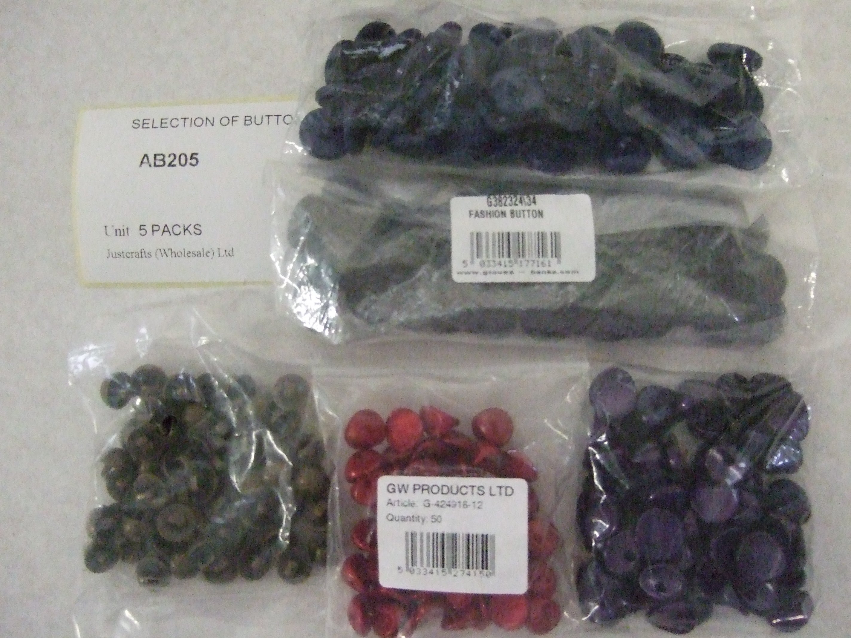 AB205 SELECTION OF BUTTONS x 5 PACKS
