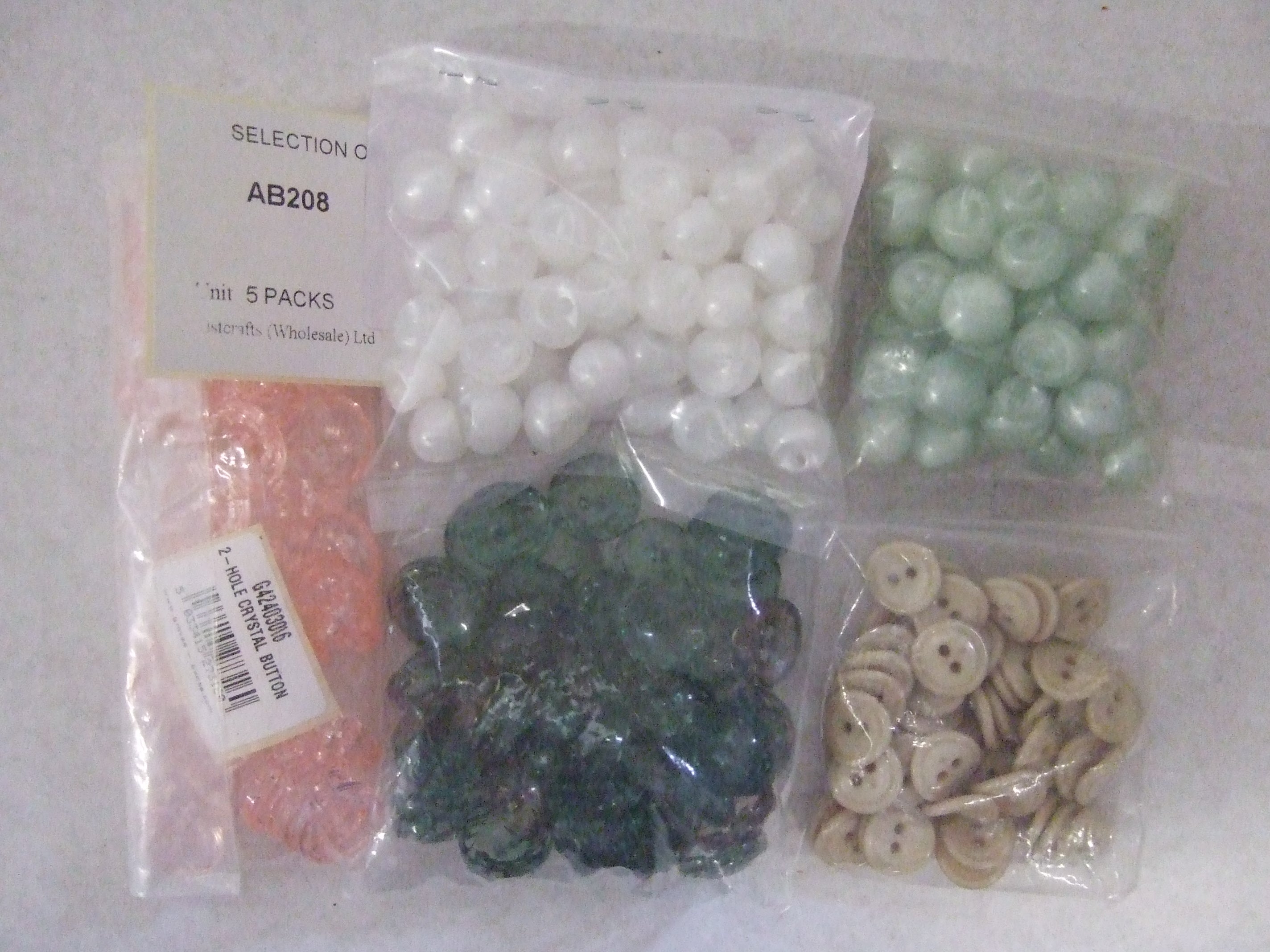 AB208 SELECTION OF BUTTONS x 5 PACKS