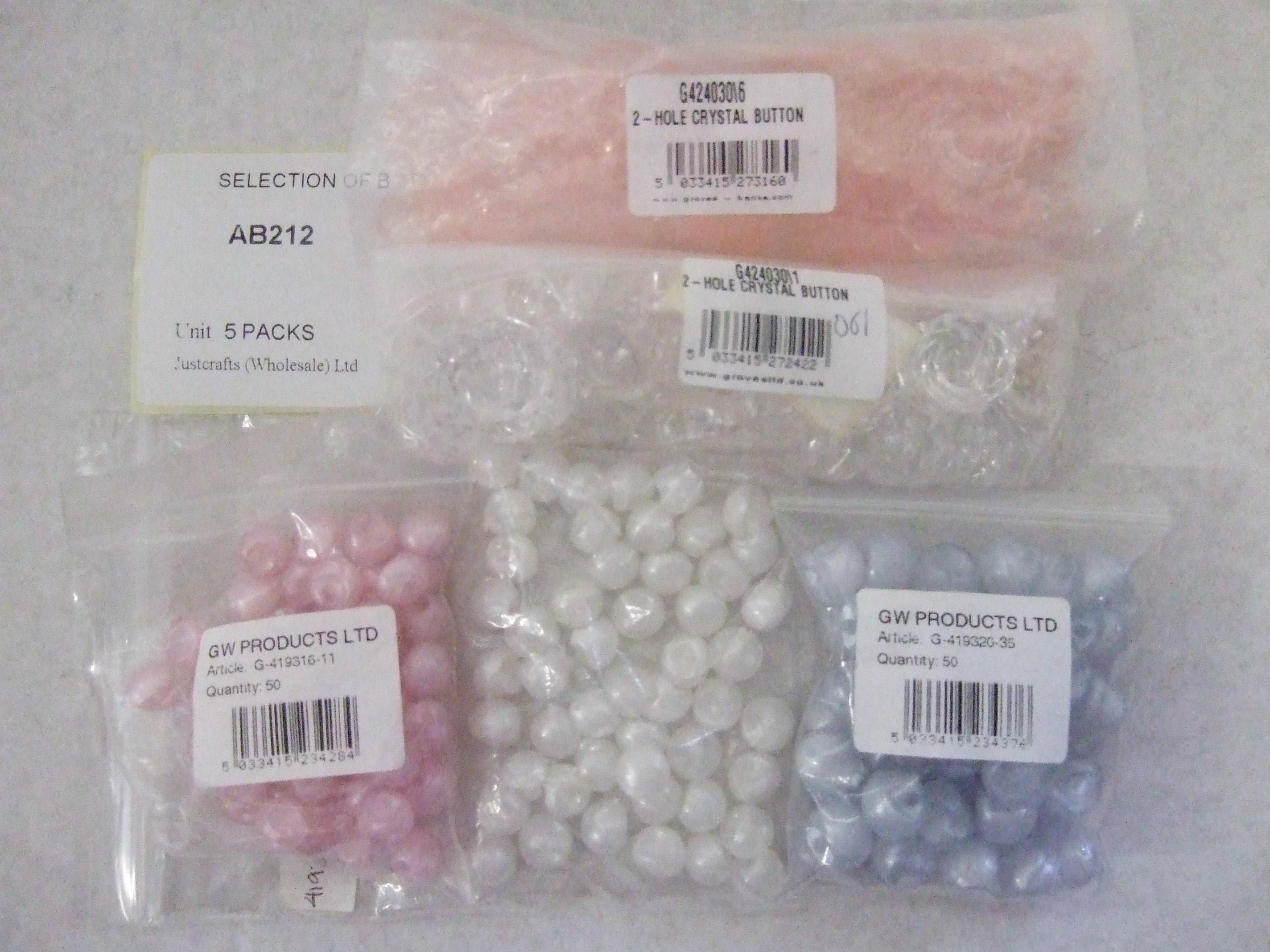 AB212  SELECTION OF BUTTONS x 5 PACKS
