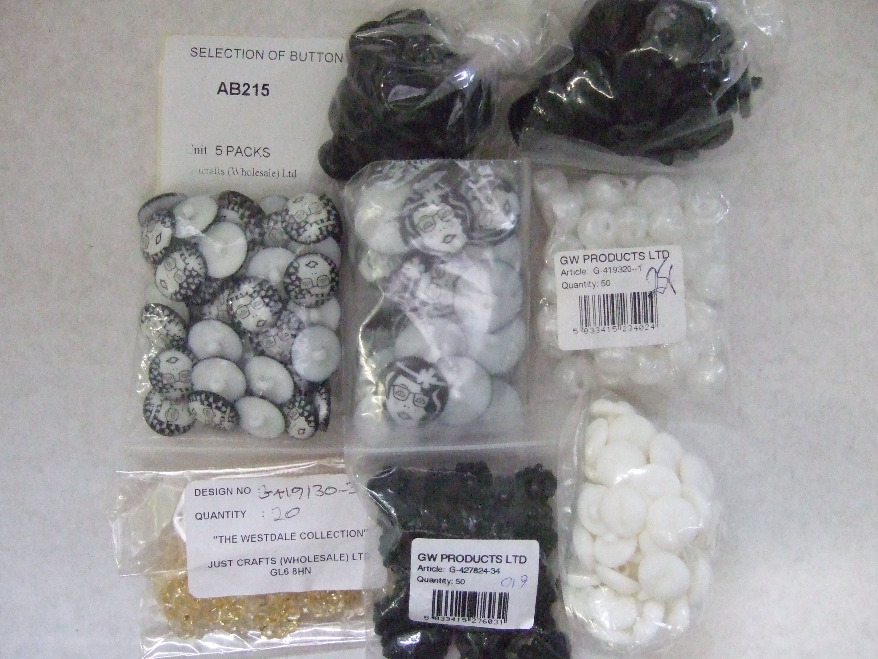 AB215  SELECTION OF BUTTONS x 8 PART PACKS