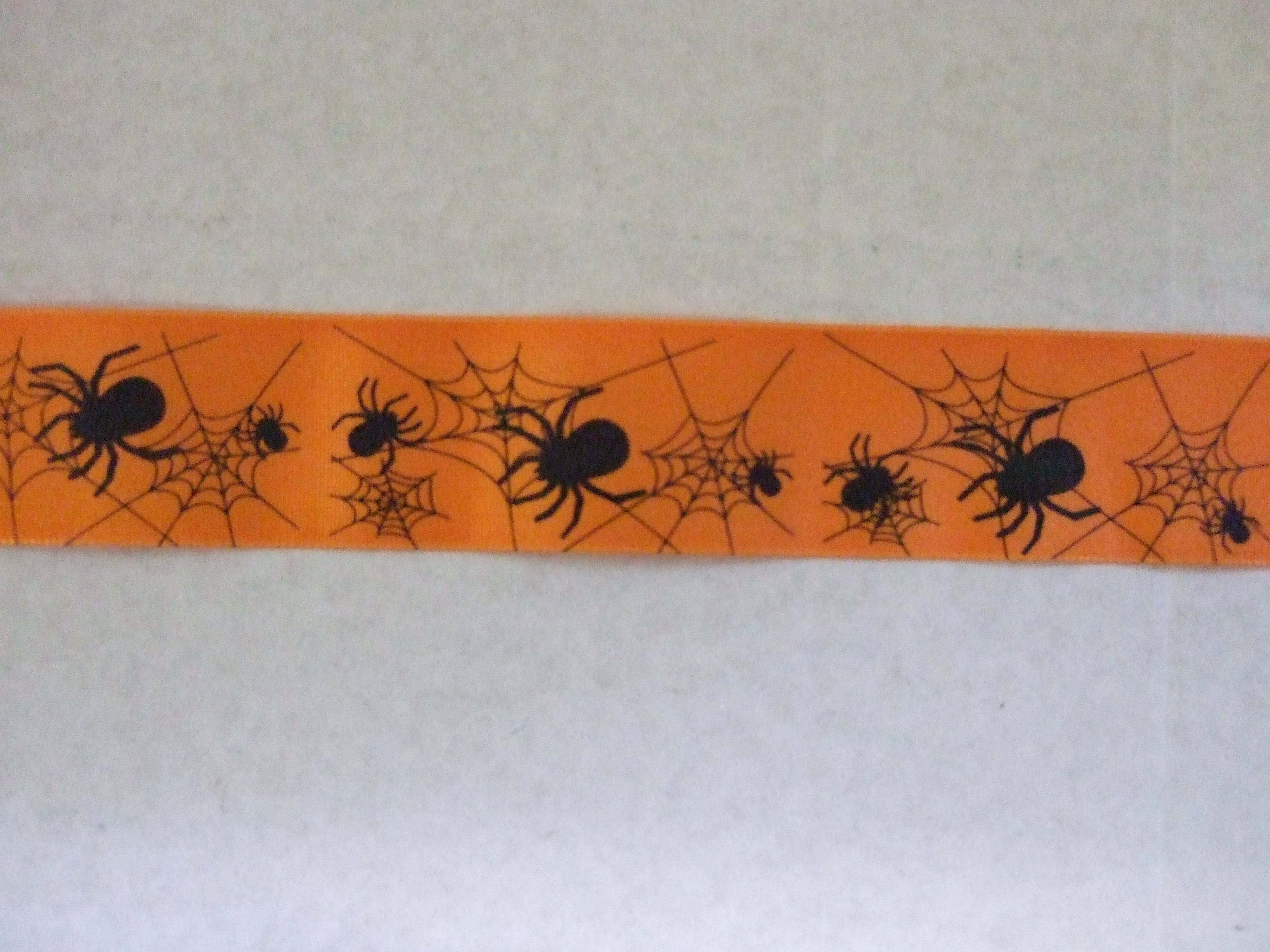 13145-40-1  ** BERI HALLOWEEN RIBBON 40MM SPIDERS
