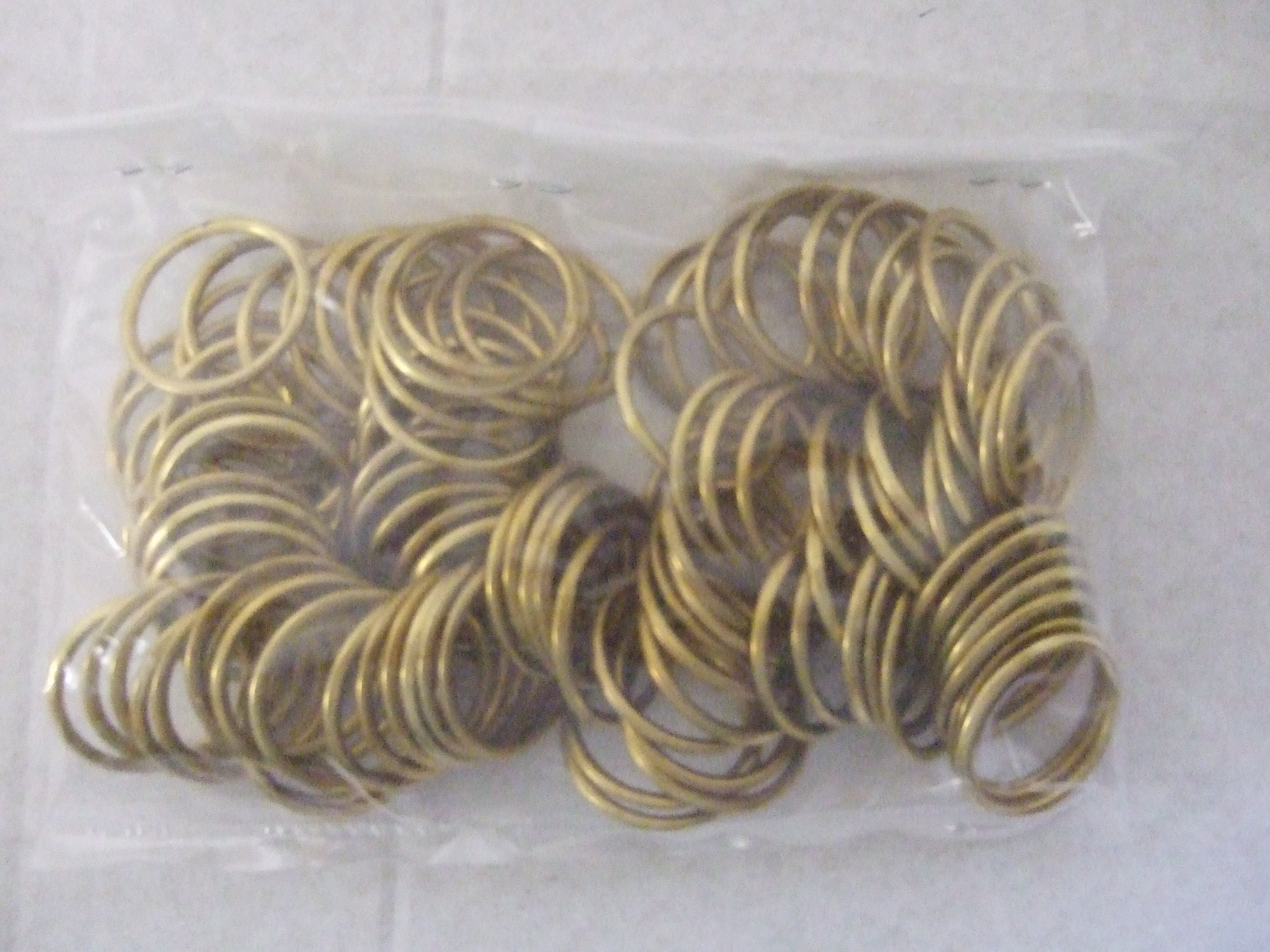 3802621  **BRASS COLOUR LOOSE CURTAIN RING 26/32MM