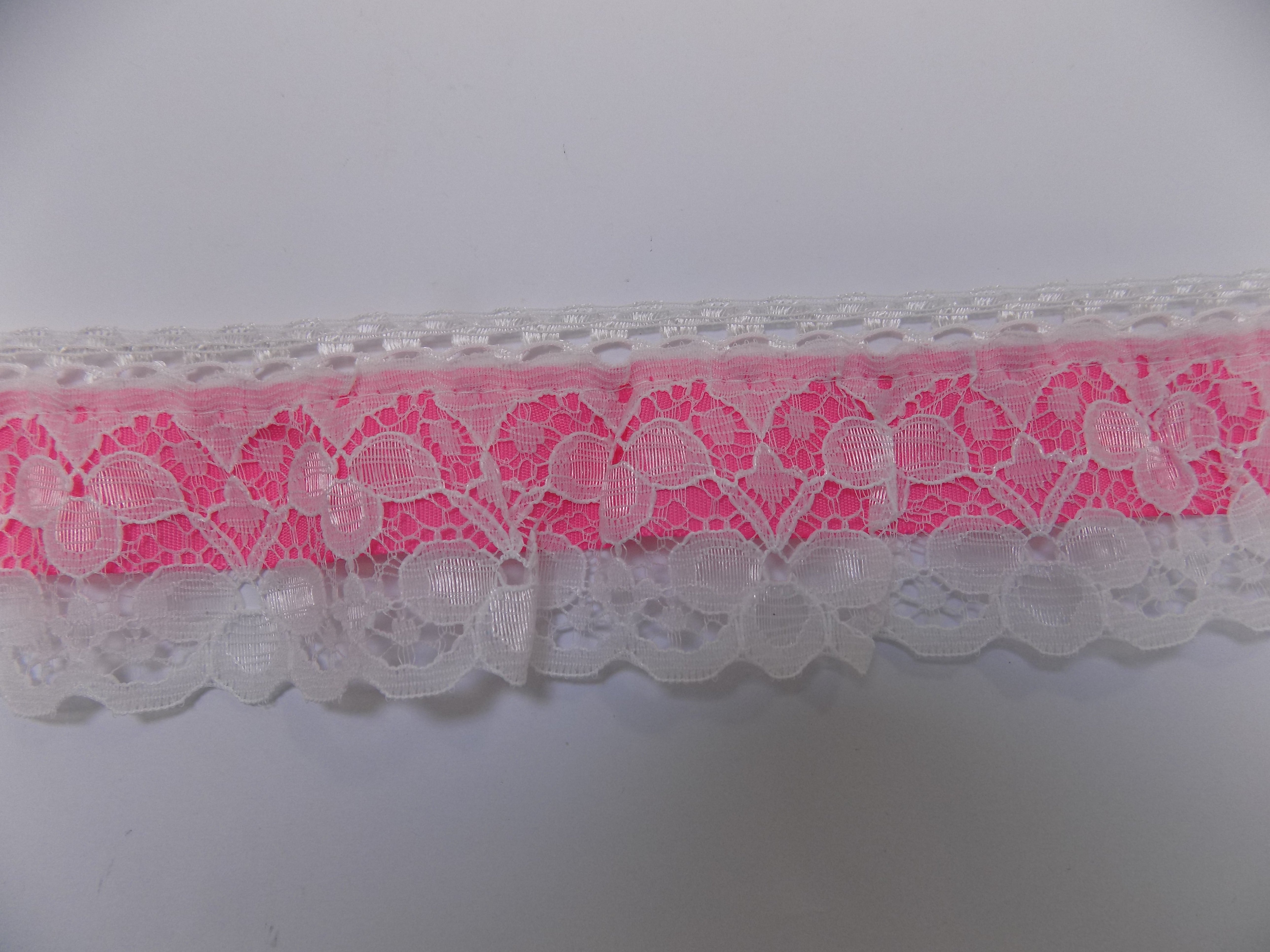 LW4-HP  **LACE W4 SATIN FRILL HOT PINK / WHITE (13m)