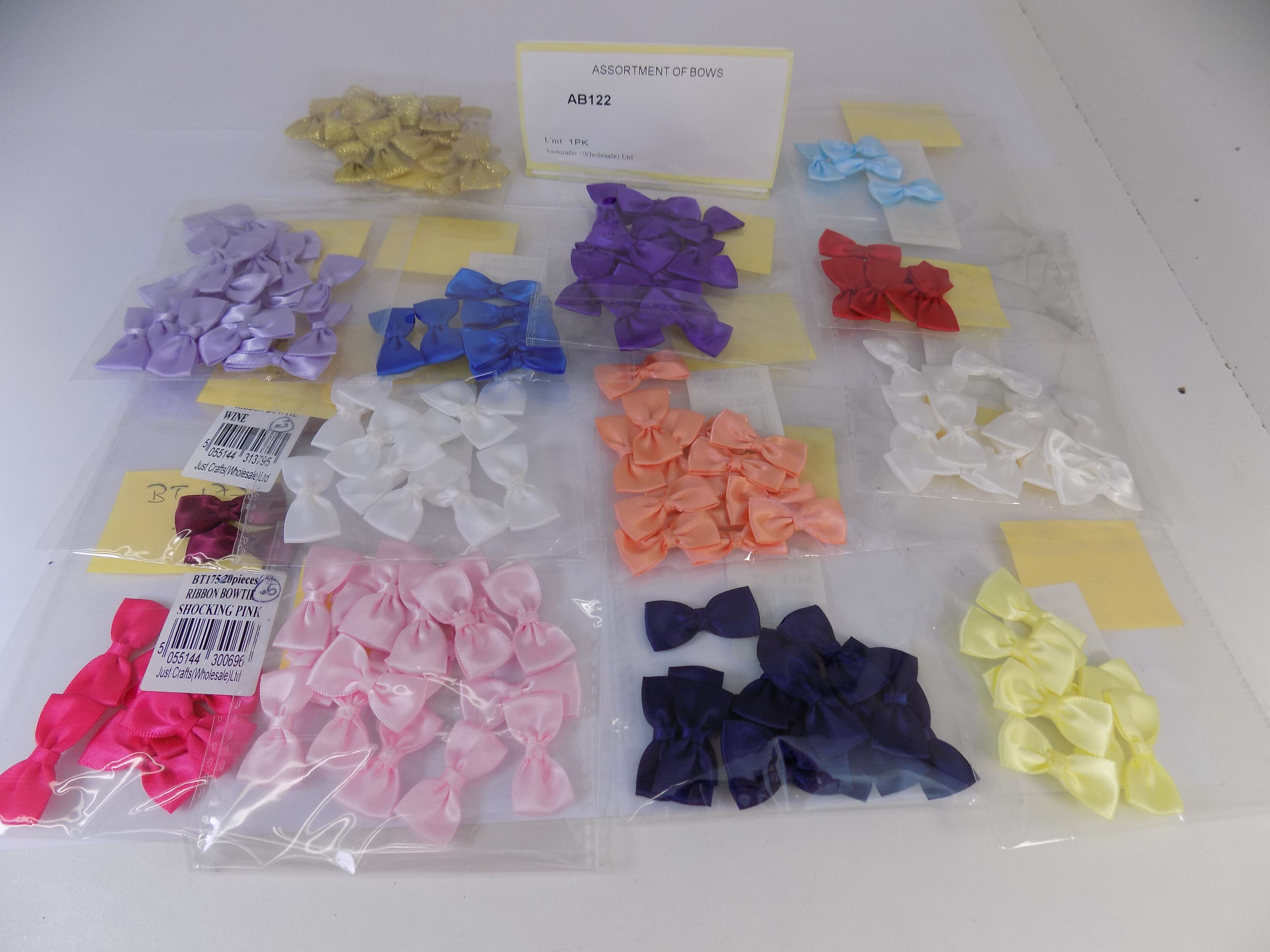 AB122  ASSORTMENT OF BOWS