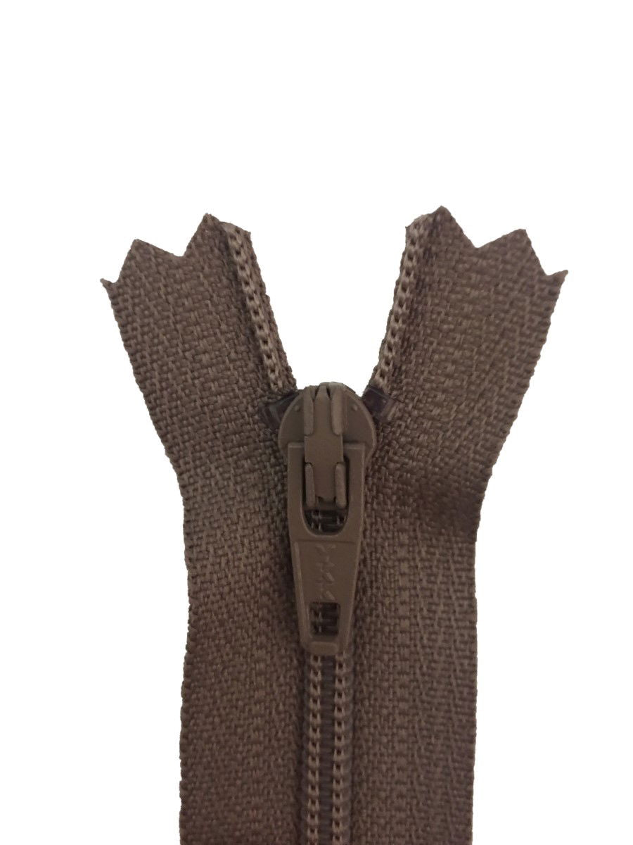 ERFC256-14-327 - YKK NYLON DRESS/ SKIRT ZIP 14 inch 36 cm 327 FAWN