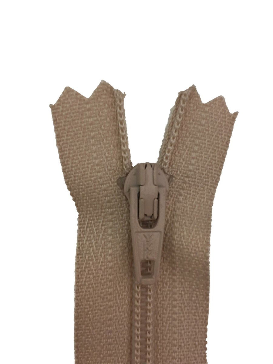 ERFC256-16-185 - YKK NYLON DRESS/ SKIRT ZIP 16 inch 41 cm 185 LT BEIGE