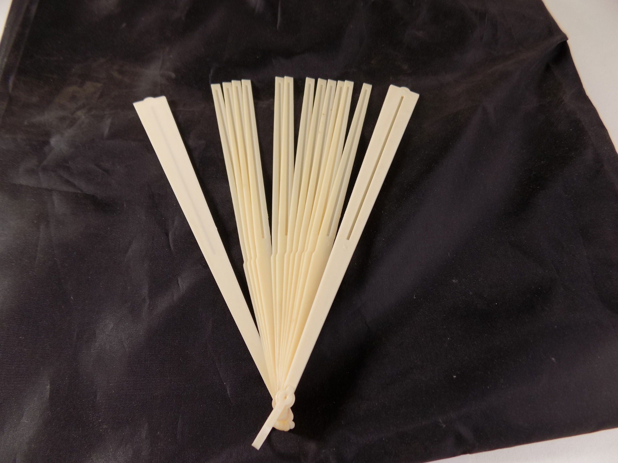 PLASTIC FAN SPOKES X 1